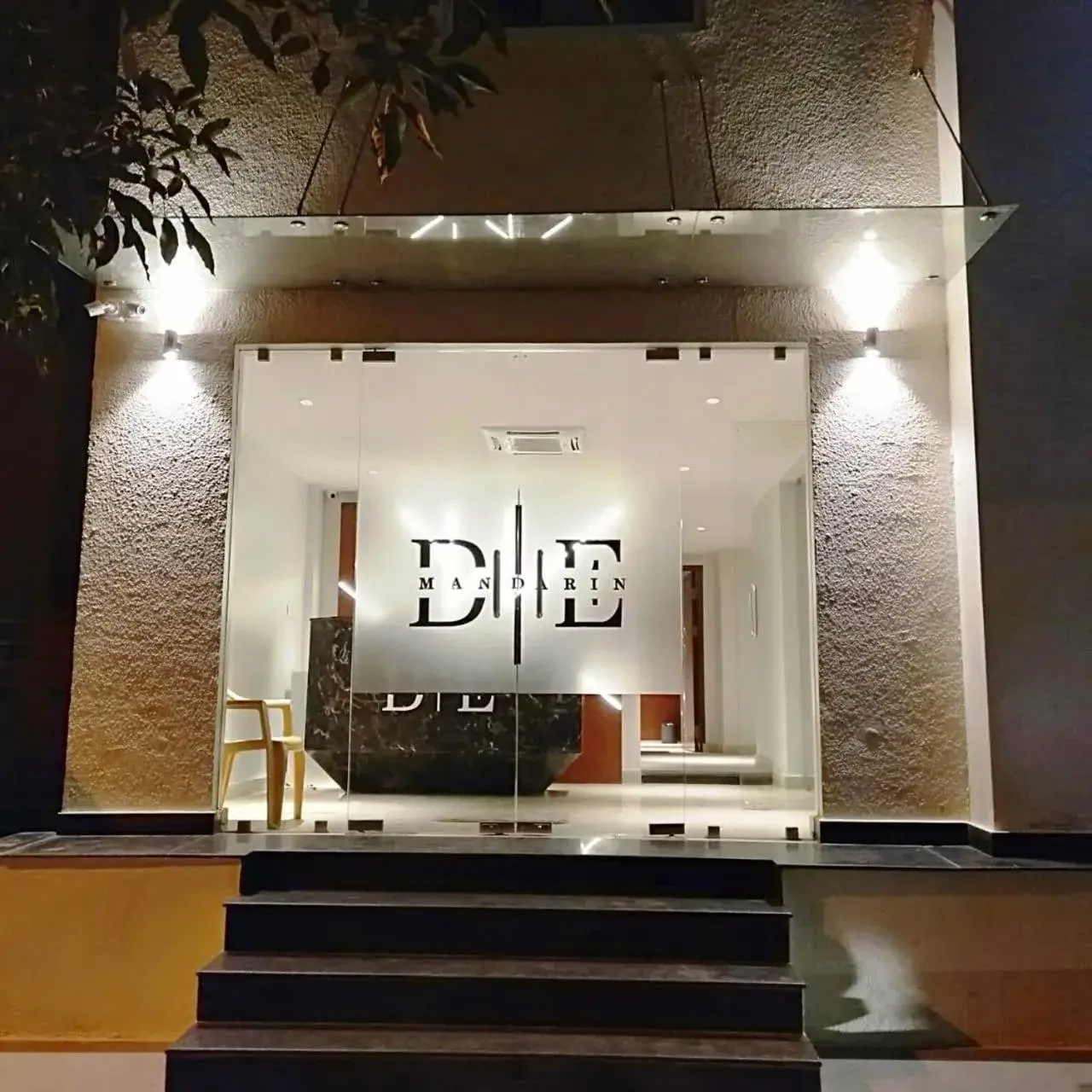 Facade/entrance in De Mandarin Facade/entrance in De Mandarin