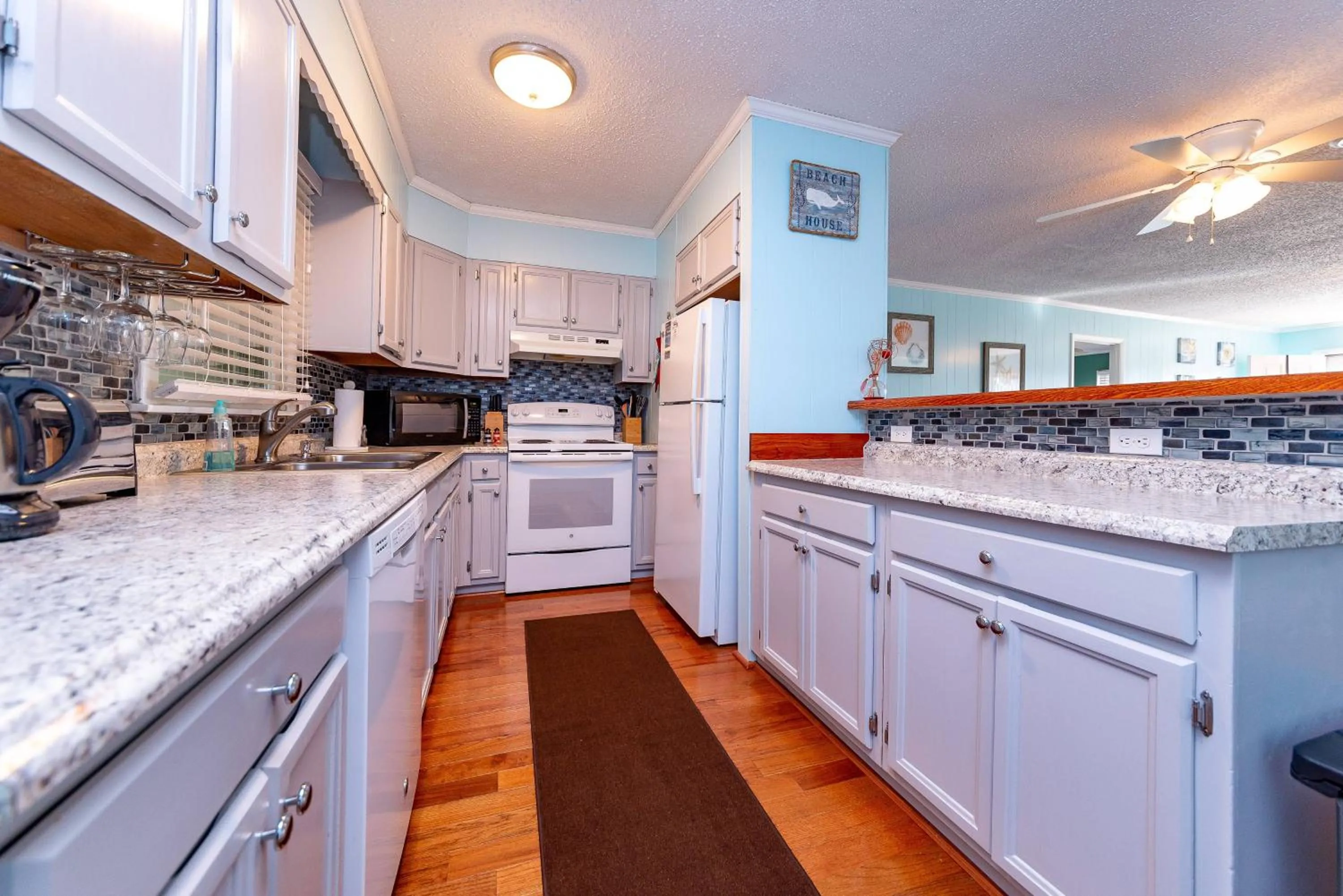 Landing Pad - Kill Devil Hills, Oceanside, 350 Yards to Beach, Flex Stays, 4 BR