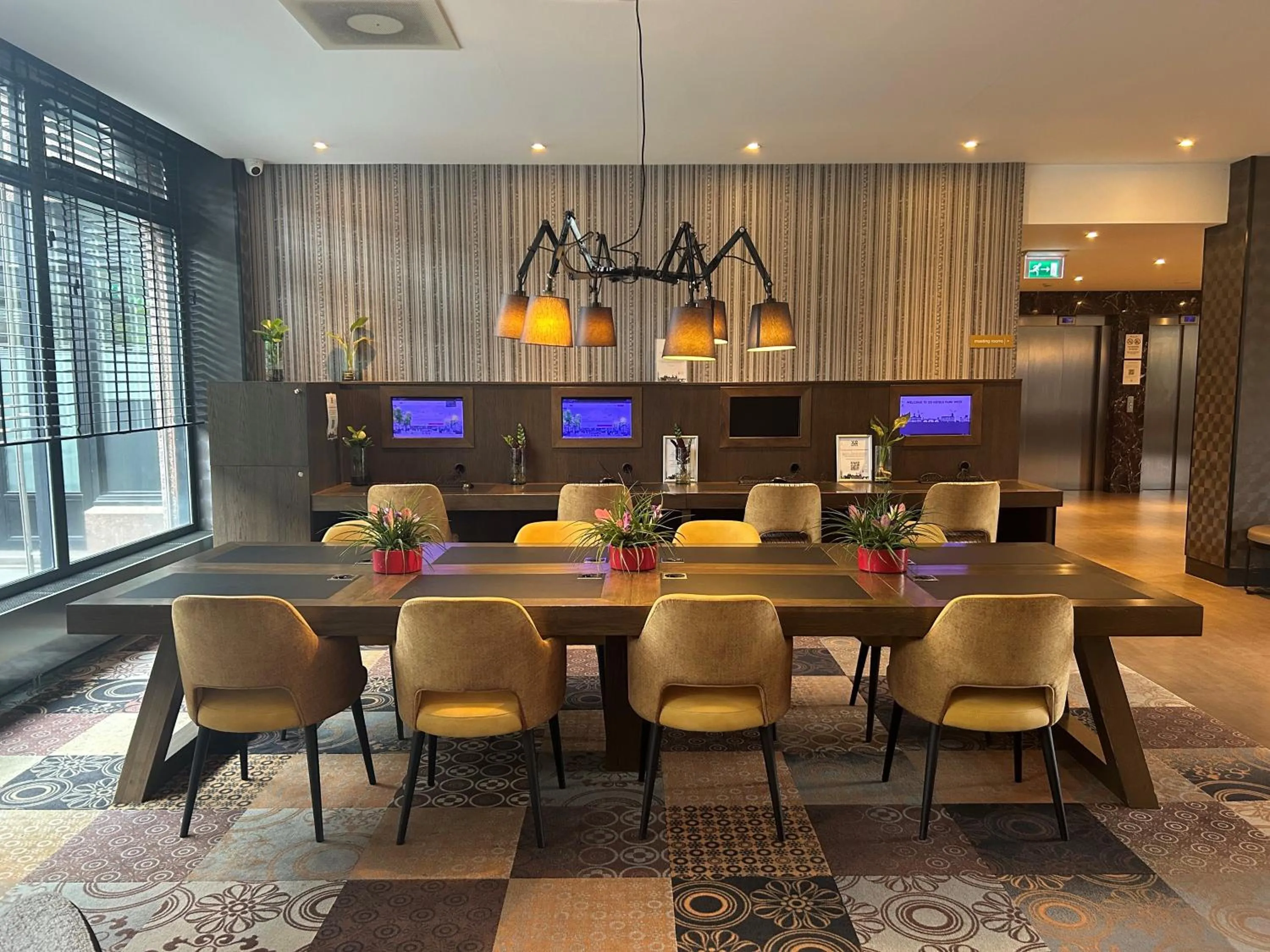 Communal lounge/ TV room in XO Hotels Park West