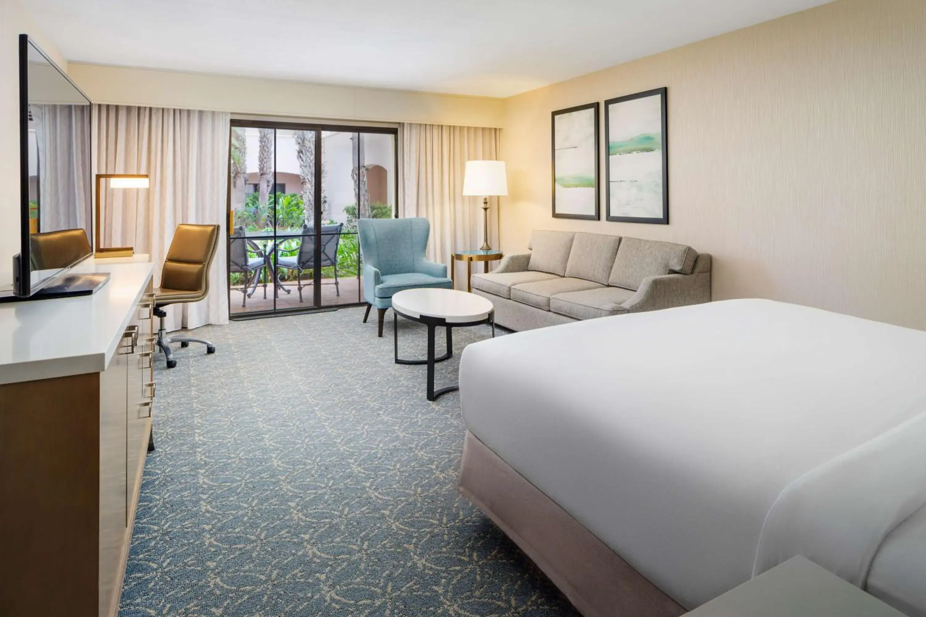 Living room, Bed in Hilton Santa Barbara Beachfront Resort Living room, Bed in Hilton Santa Barbara Beachfront Resort