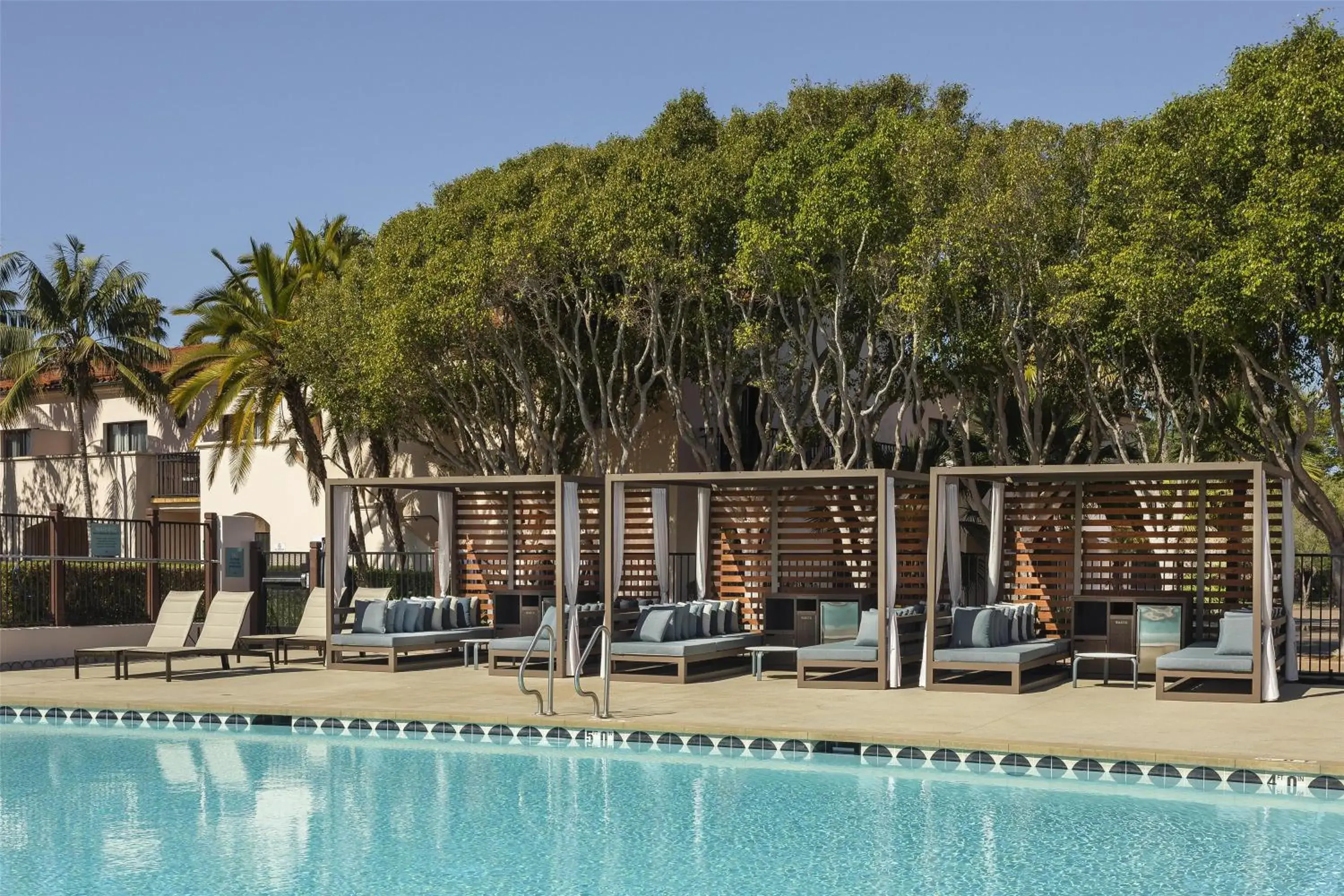 Pool view in Hilton Santa Barbara Beachfront Resort Pool view in Hilton Santa Barbara Beachfront Resort