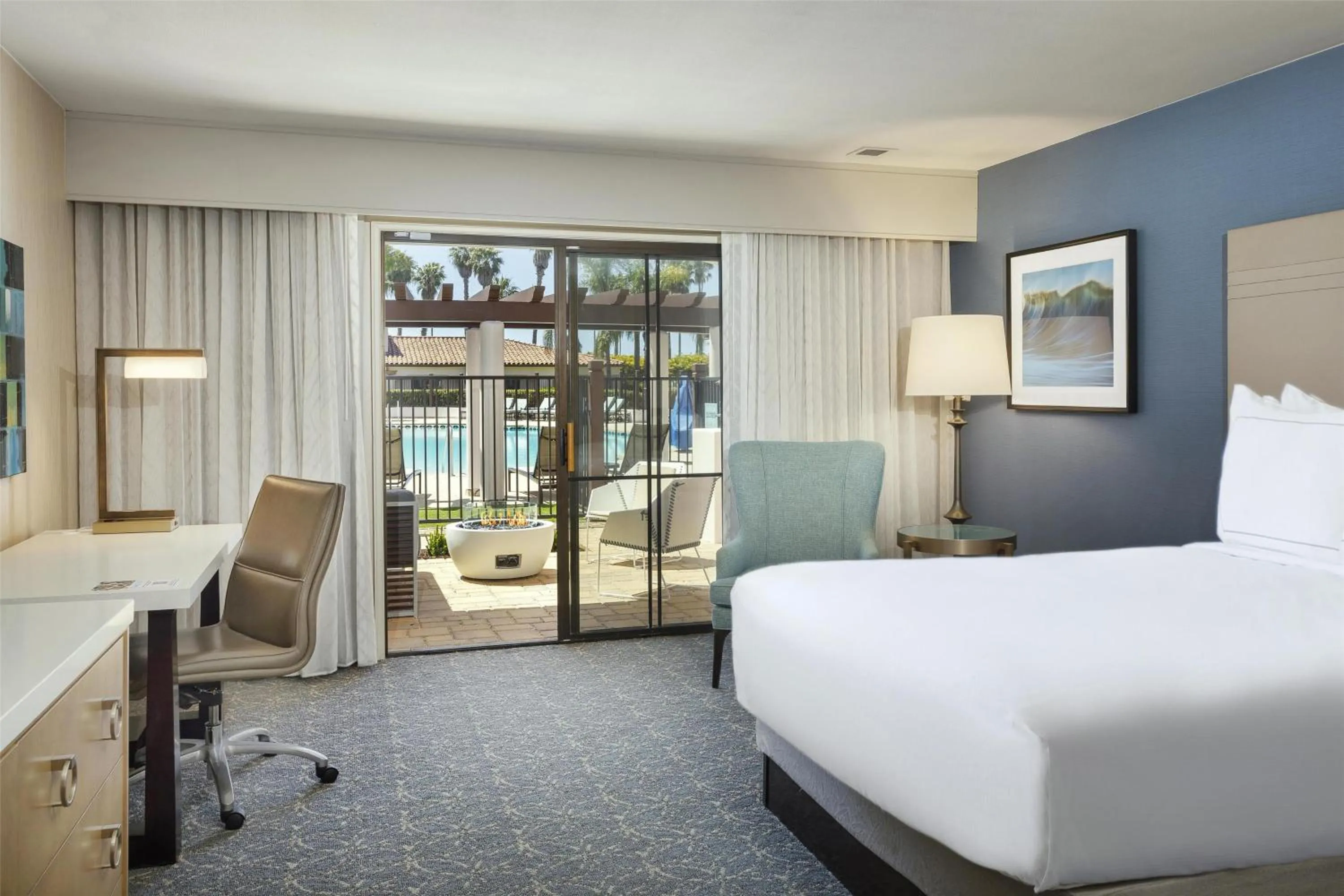 Bed in Hilton Santa Barbara Beachfront Resort