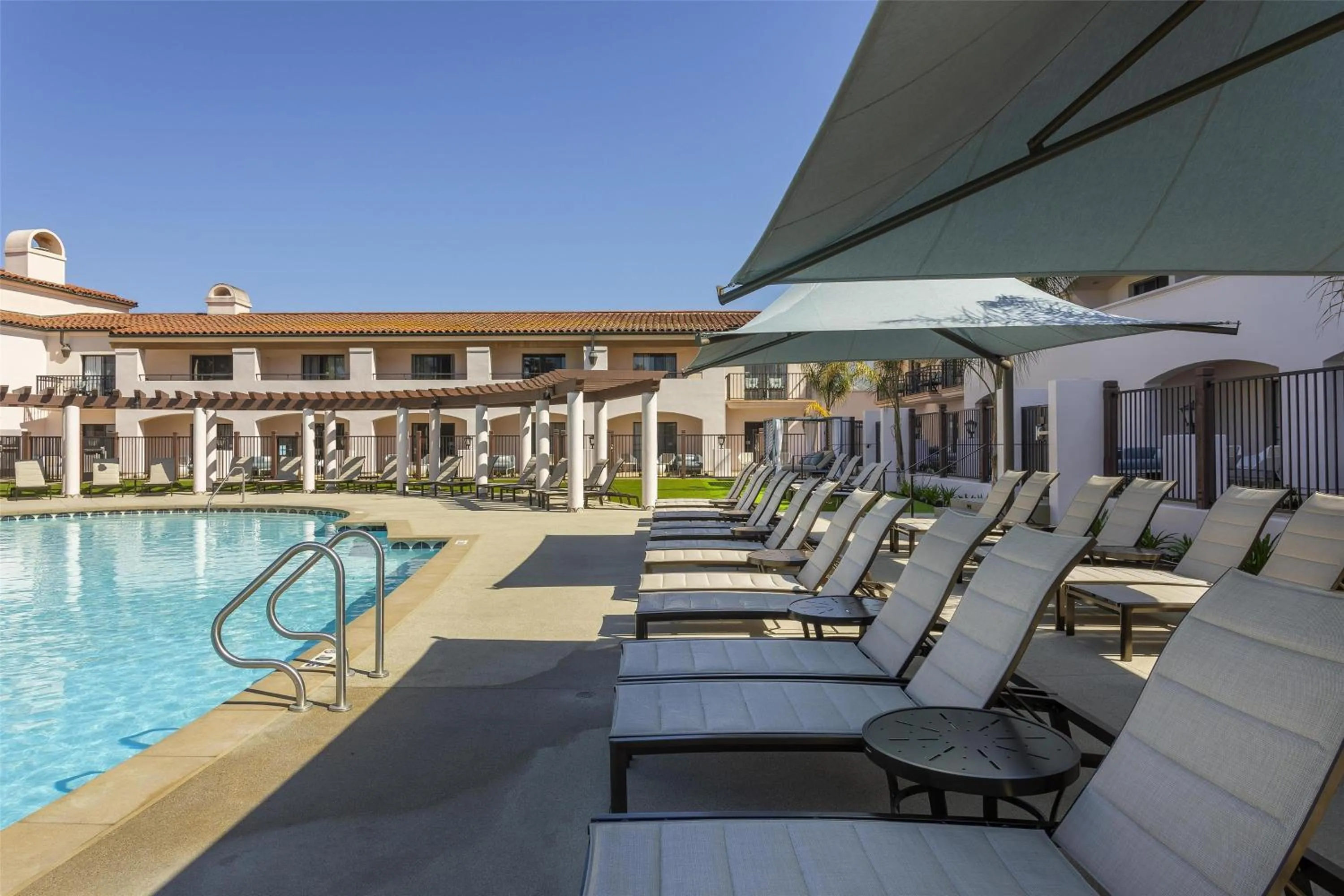Pool view in Hilton Santa Barbara Beachfront Resort