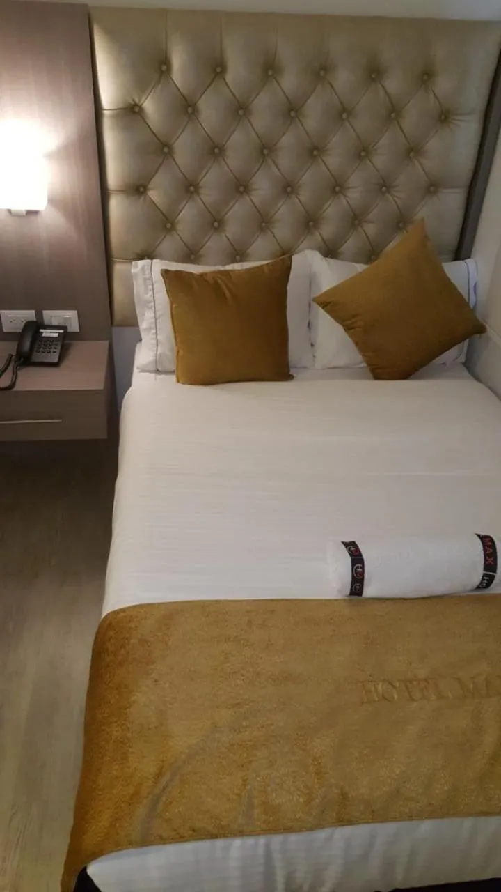 Bed in Hotel Max