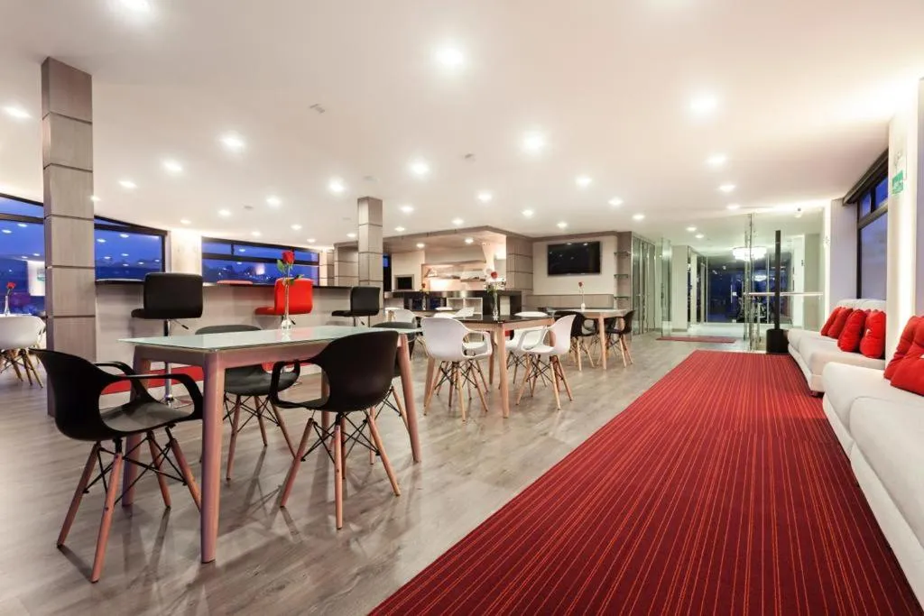 Restaurant/places to eat in Hotel Max
