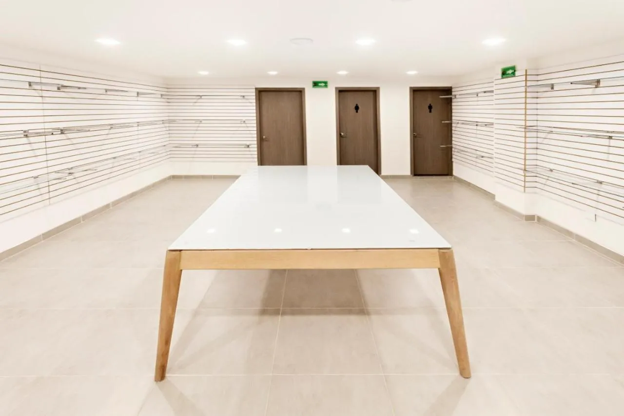 Business facilities in Hotel Max