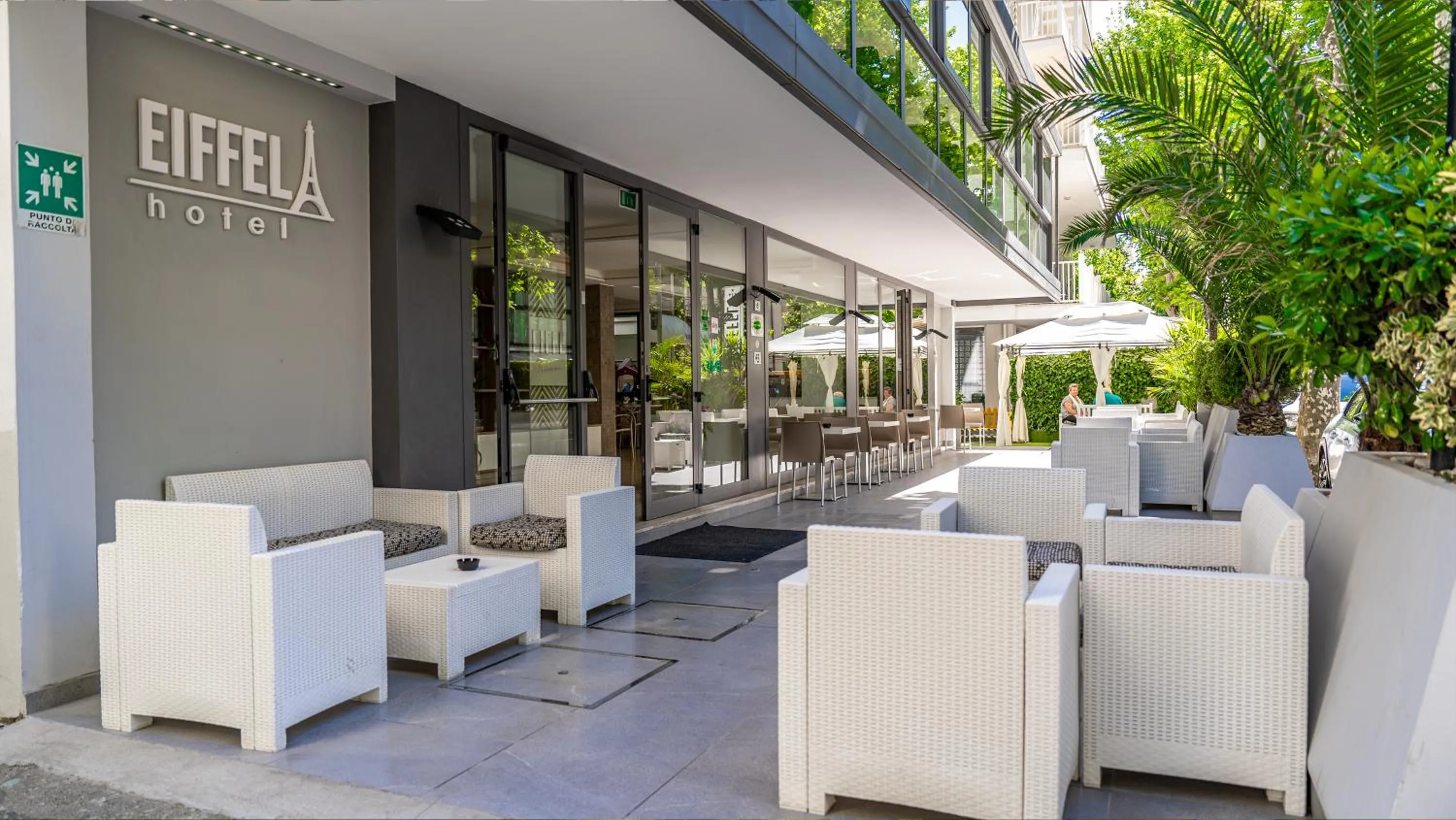 Patio in Hotel Eiffel