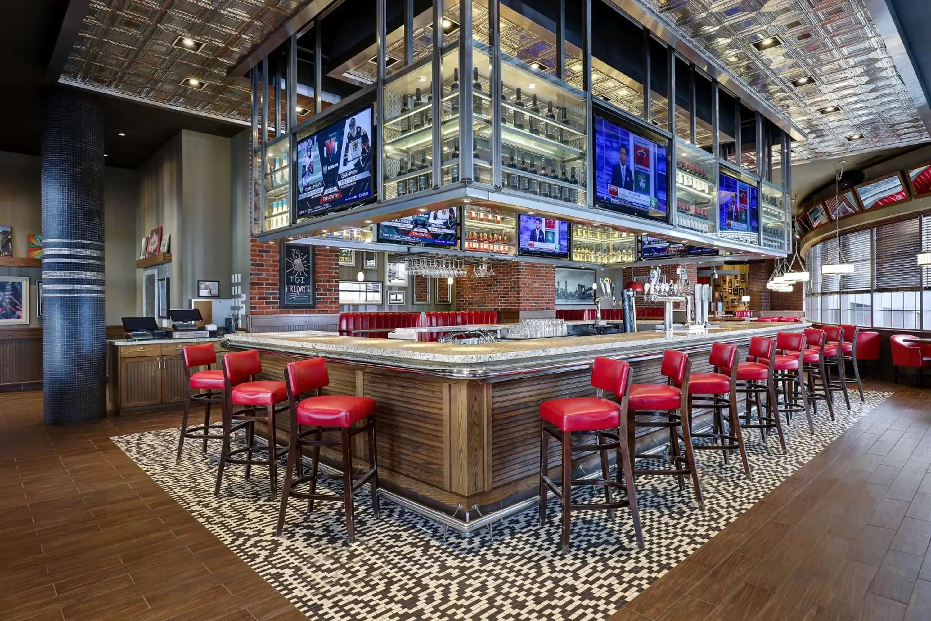 Lounge or bar in Embassy Suites by Hilton Niagara Falls/ Fallsview Lounge or bar in Embassy Suites by Hilton Niagara Falls/ Fallsview