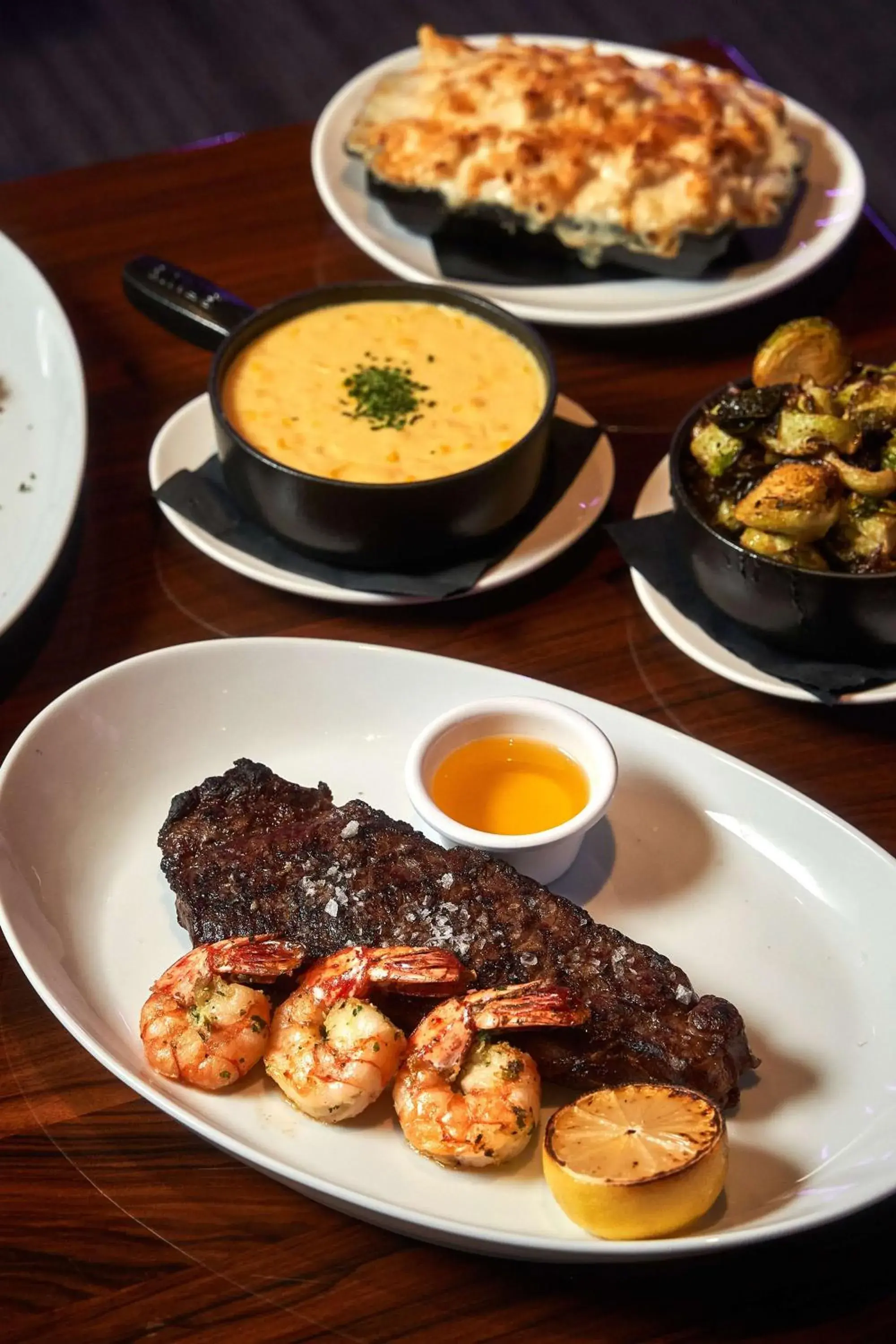 Restaurant/places to eat in Embassy Suites by Hilton Niagara Falls/ Fallsview Restaurant/places to eat in Embassy Suites by Hilton Niagara Falls/ Fallsview