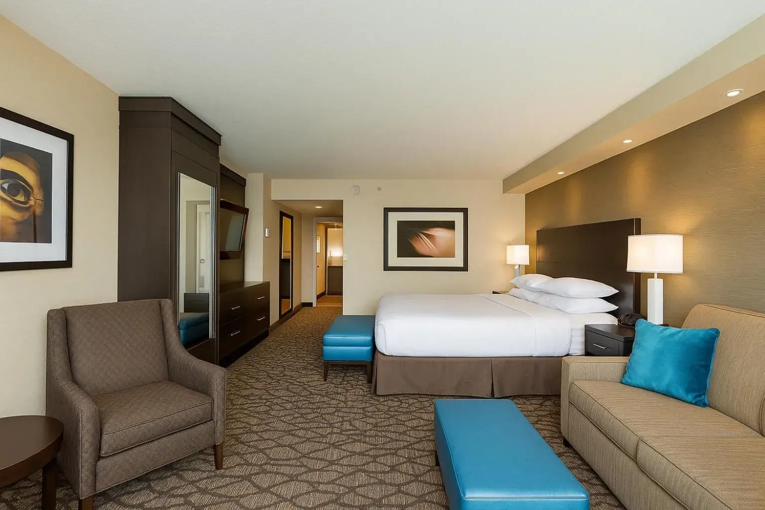 Bed in Embassy Suites by Hilton Niagara Falls/ Fallsview Bed in Embassy Suites by Hilton Niagara Falls/ Fallsview