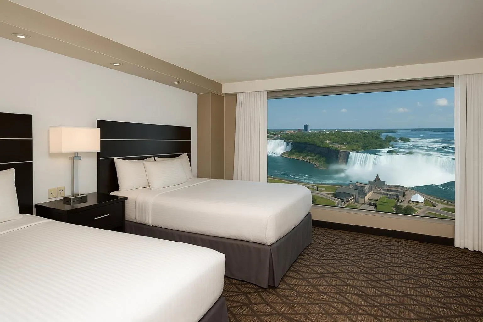 Bed in Embassy Suites by Hilton Niagara Falls/ Fallsview