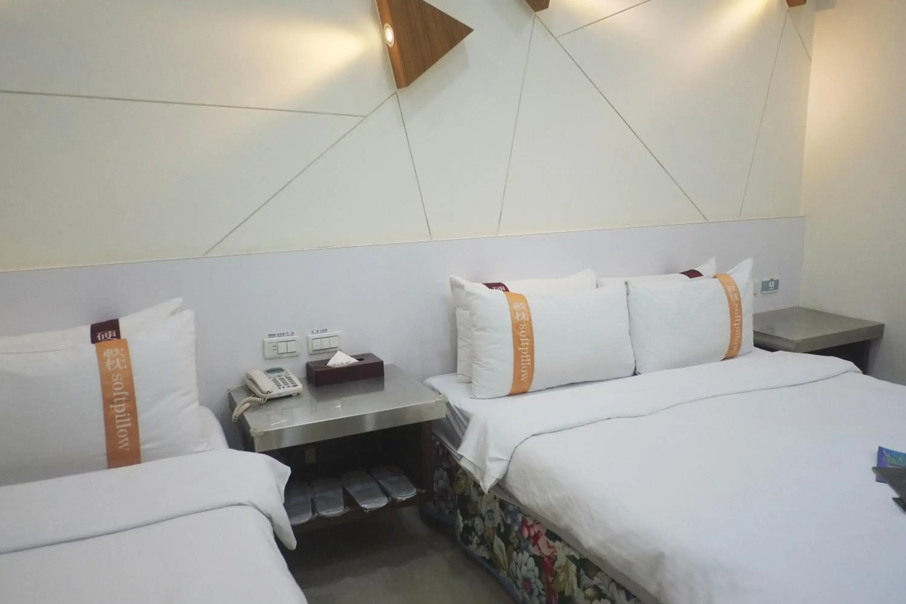 Quadruple Room without Window in 柜富賓王旅店-台北館 Giant Rich King Plaza Hotel Quadruple Room without Window in 柜富賓王旅店-台北館 Giant Rich King Plaza Hotel