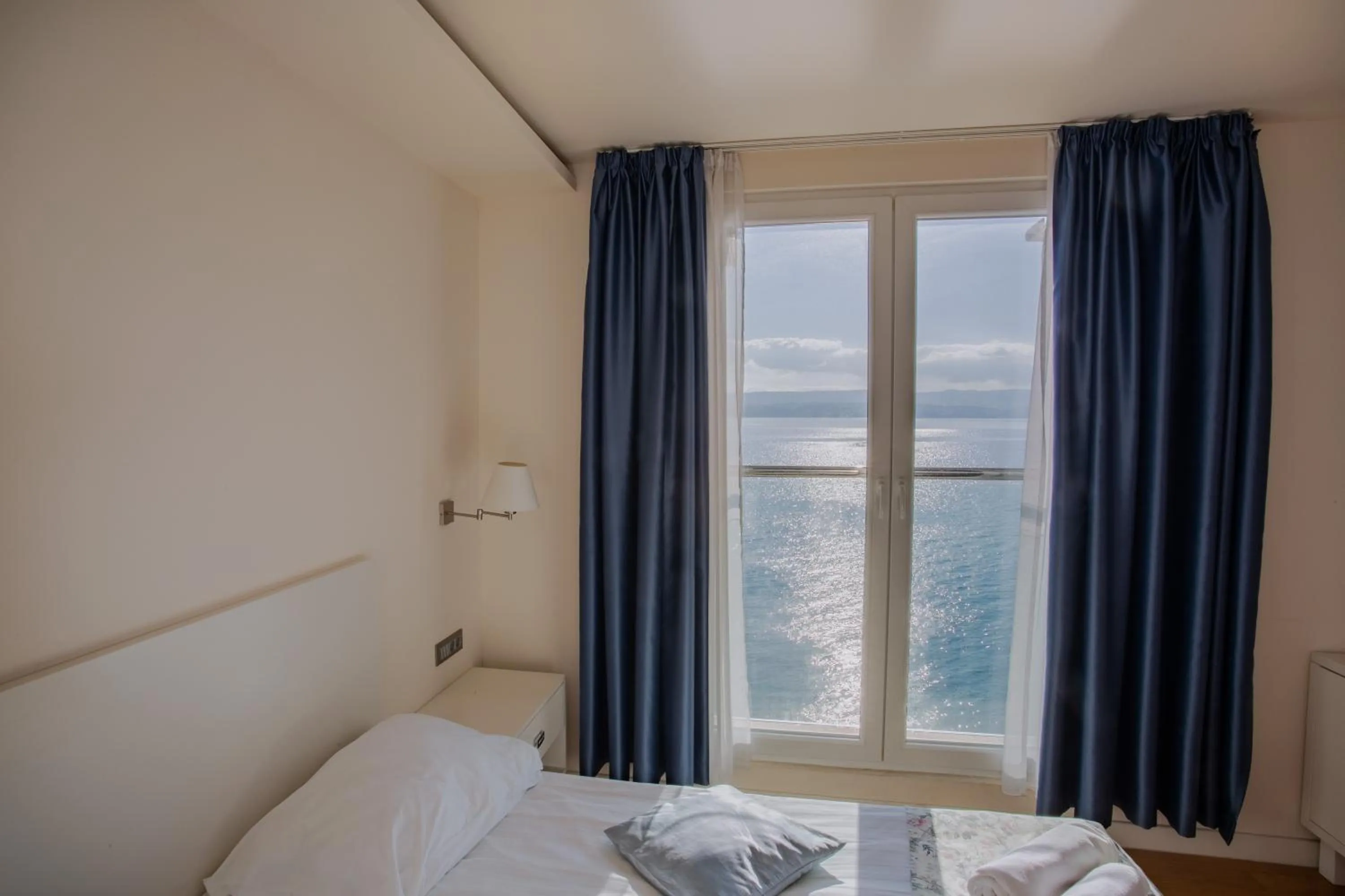 Sea view, Bed in Hotel Pleter