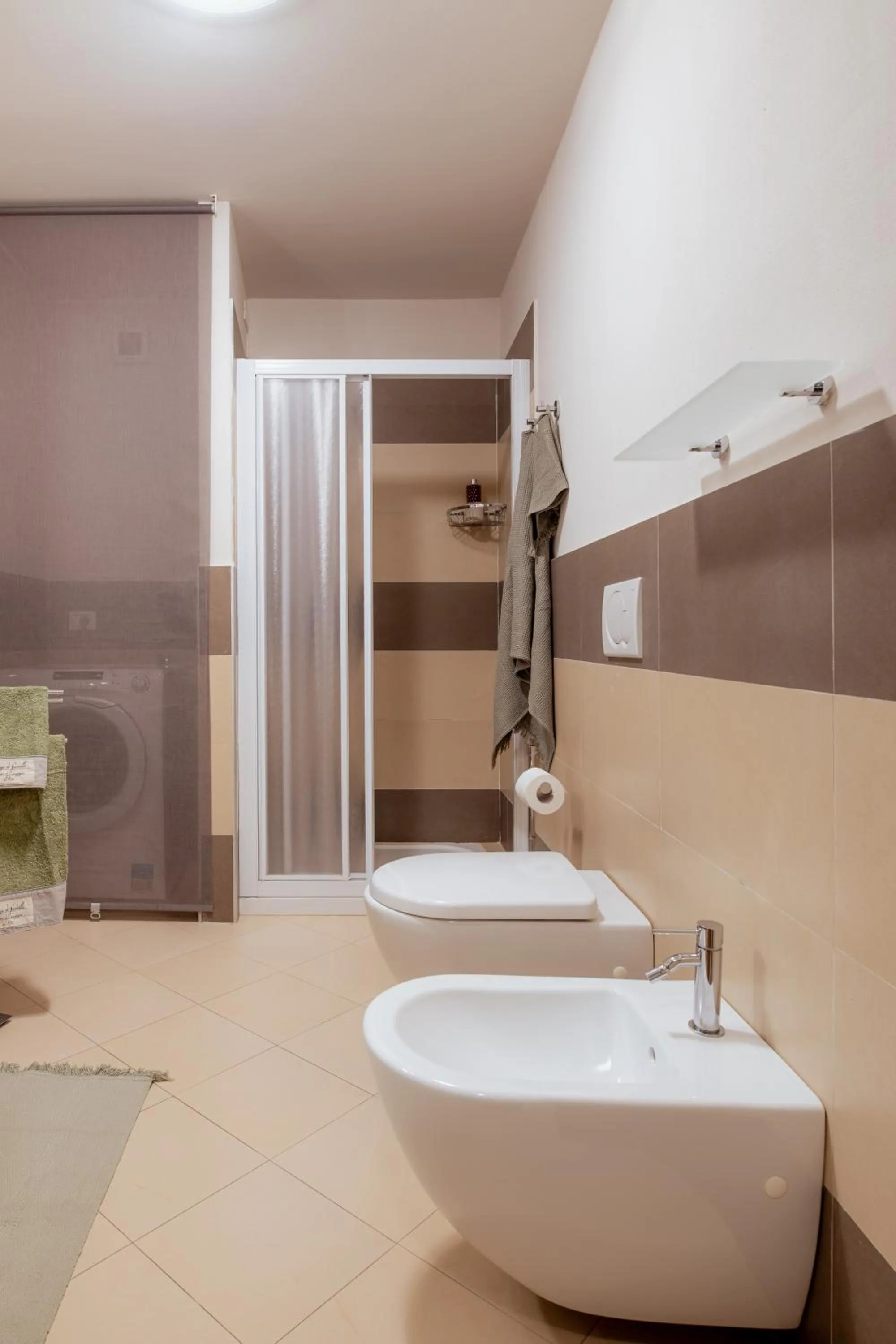 Shower in Il Cortile di Elisa & our flats