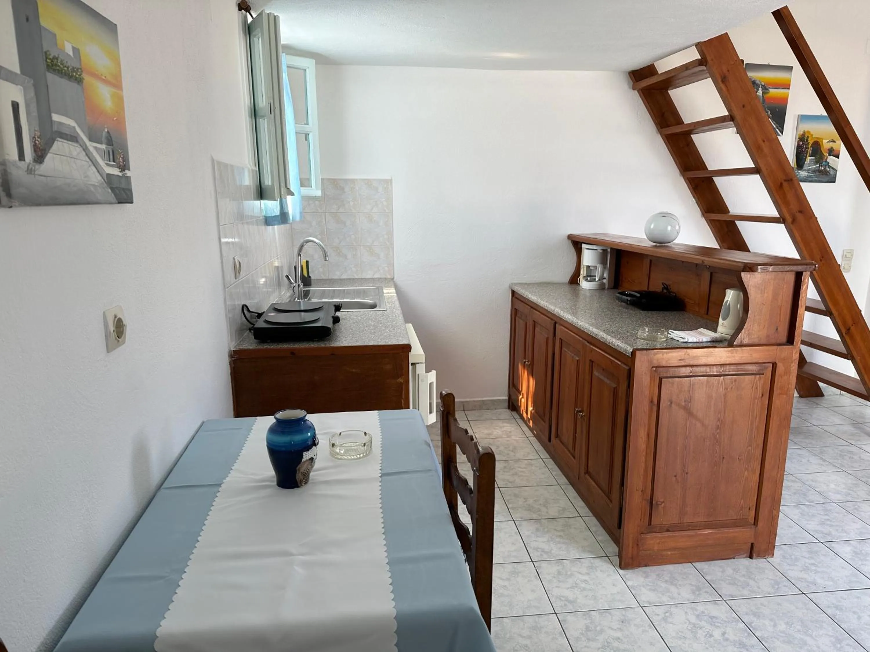 Kitchen or kitchenette in Hotel Paradisos Oia