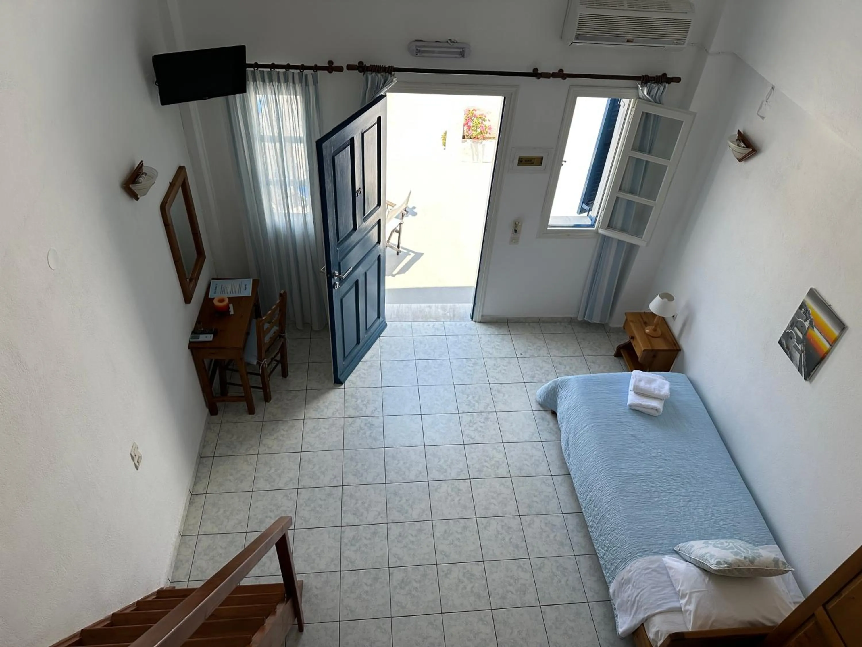 Bed in Hotel Paradisos Oia