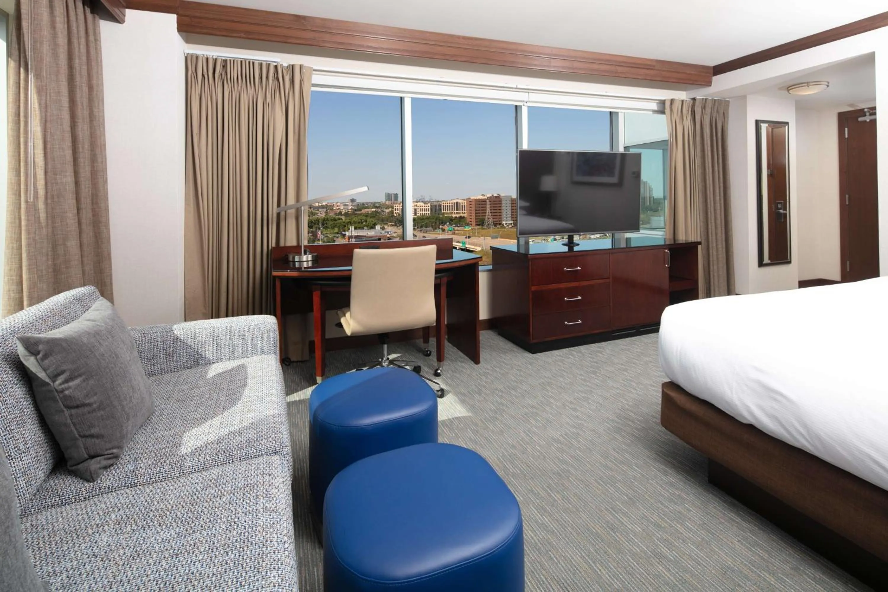 Bedroom, Bed in Hilton Minneapolis Bloomington