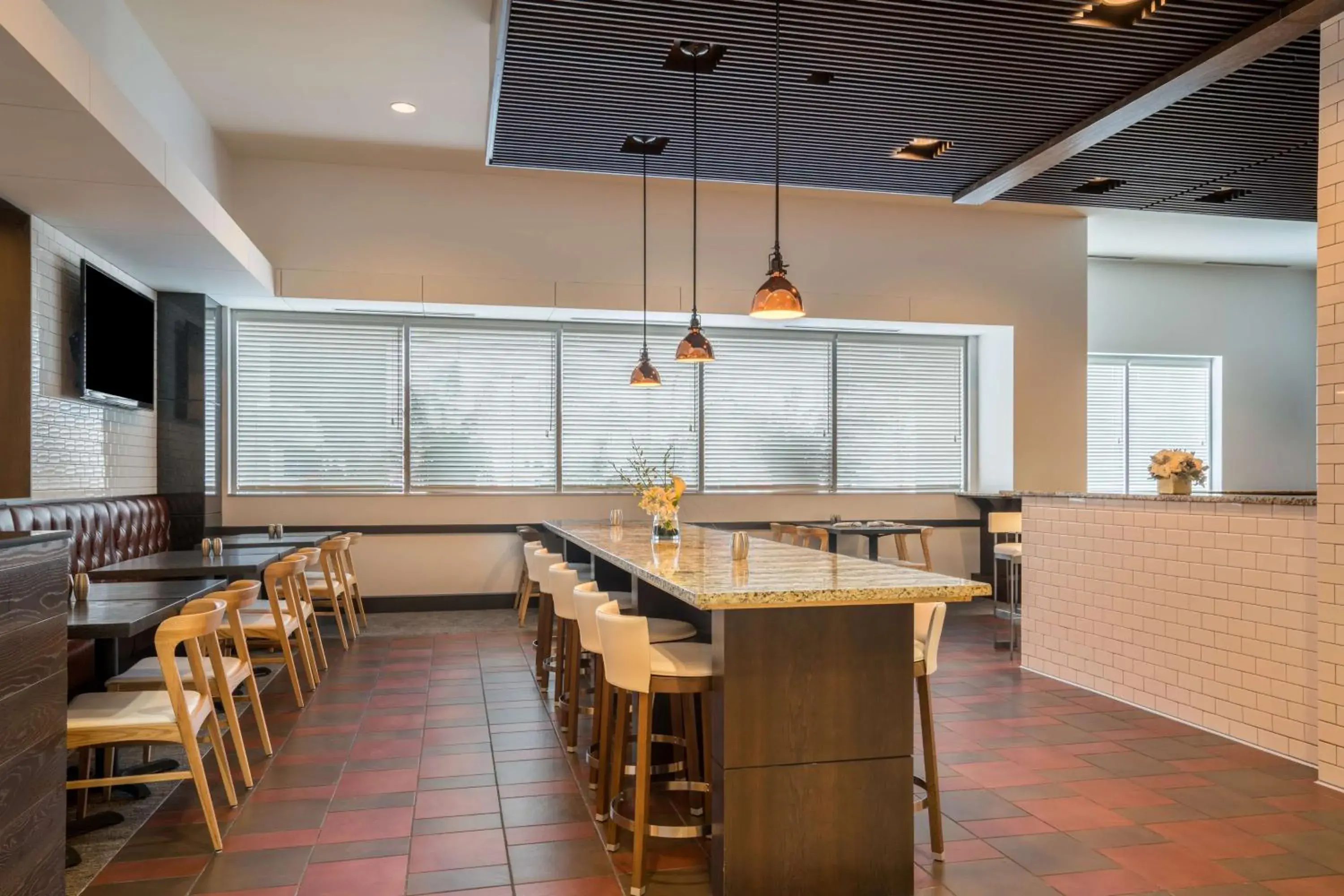 Lounge or bar in Hilton Minneapolis Bloomington Lounge or bar in Hilton Minneapolis Bloomington