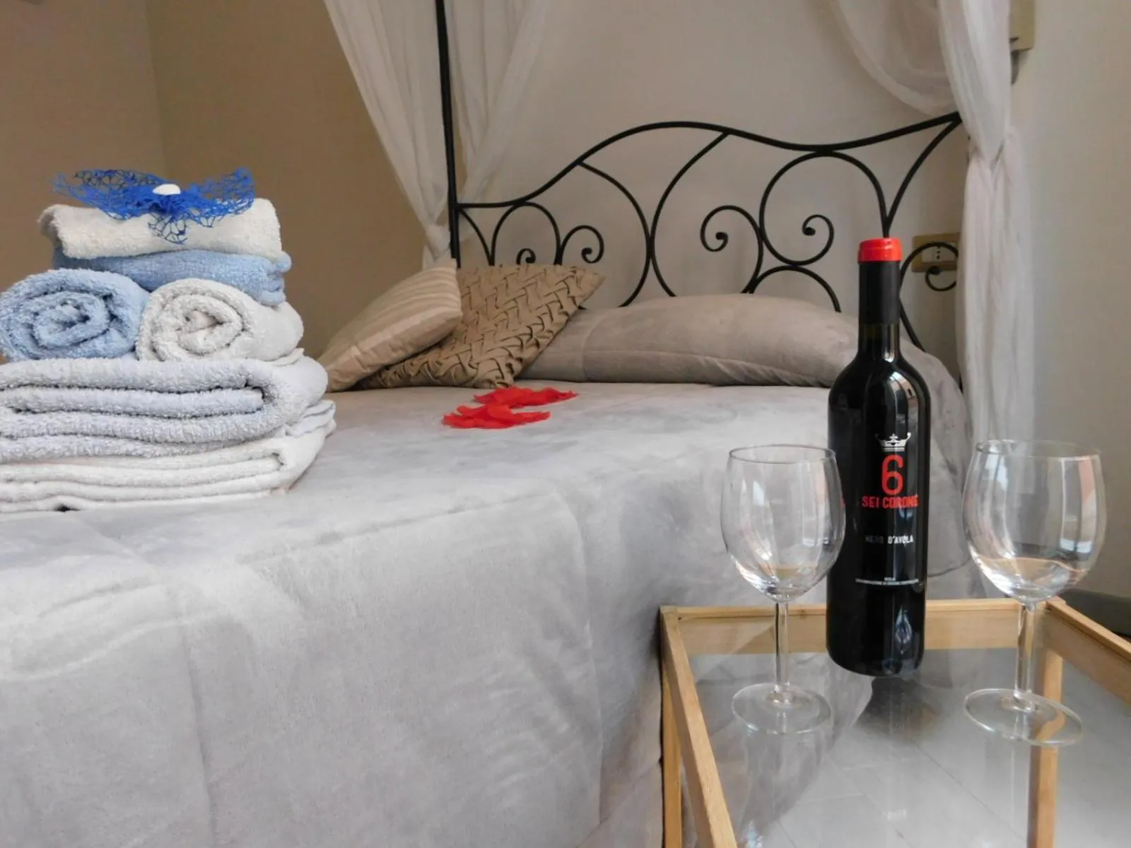 Bedroom in La Gemma di Ortigia