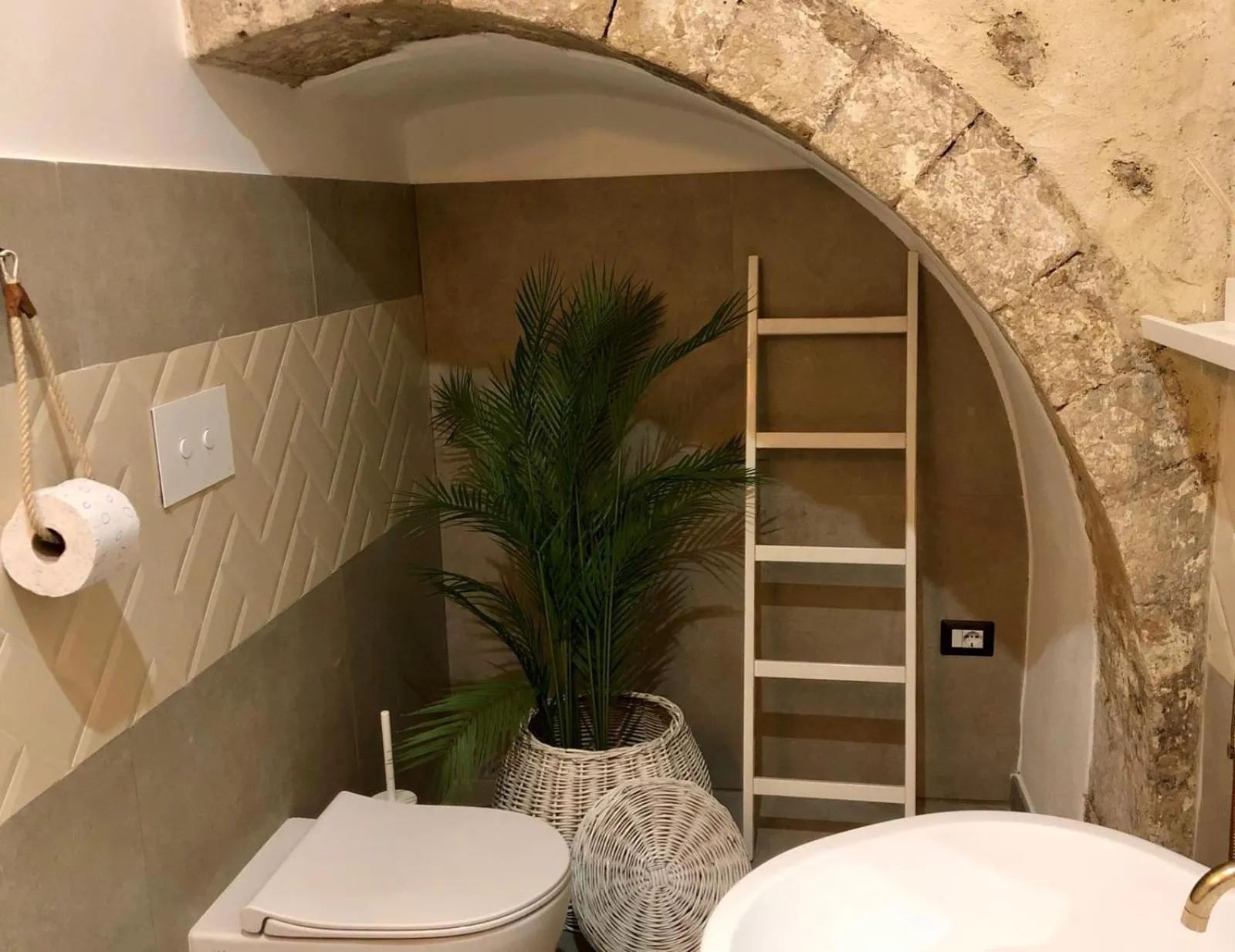 Bathroom in La Gemma di Ortigia