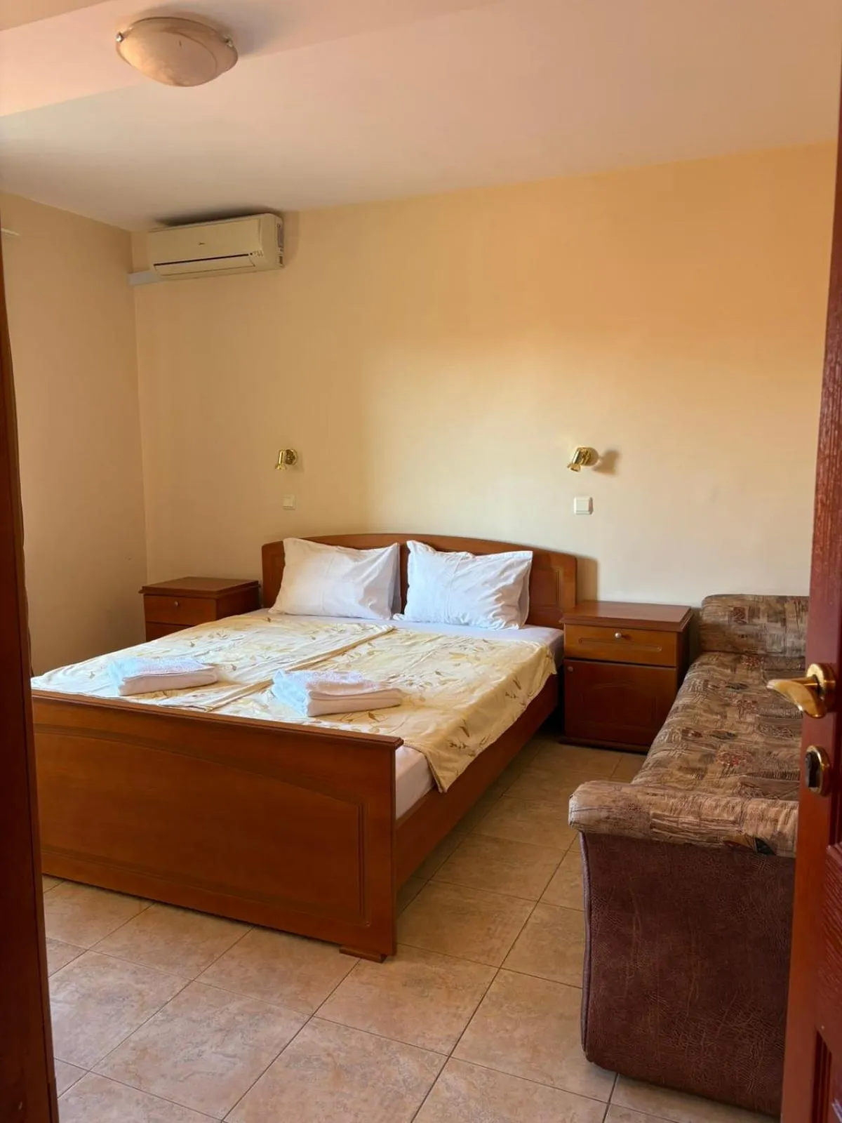 Balcony/Terrace, Bed in Family Hotel Chris