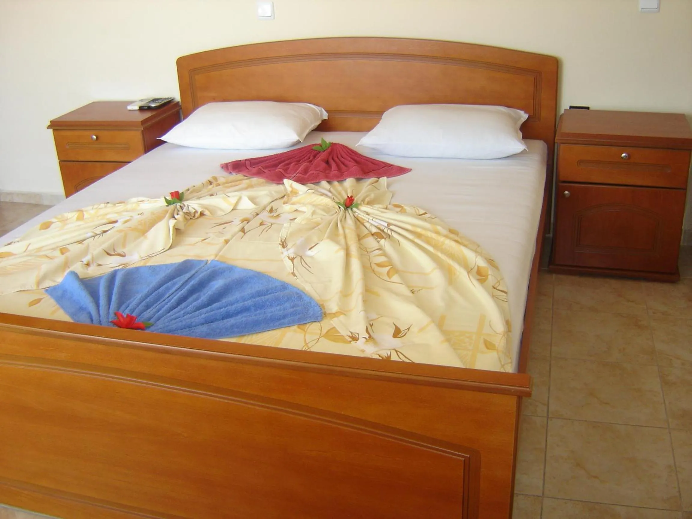 Shower, Bed in Family Hotel Chris