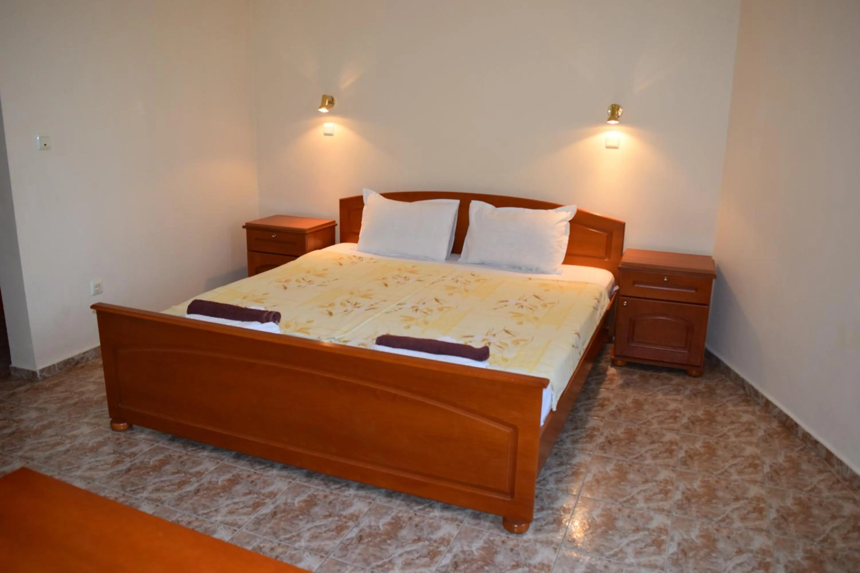 Shower, Bed in Family Hotel Chris