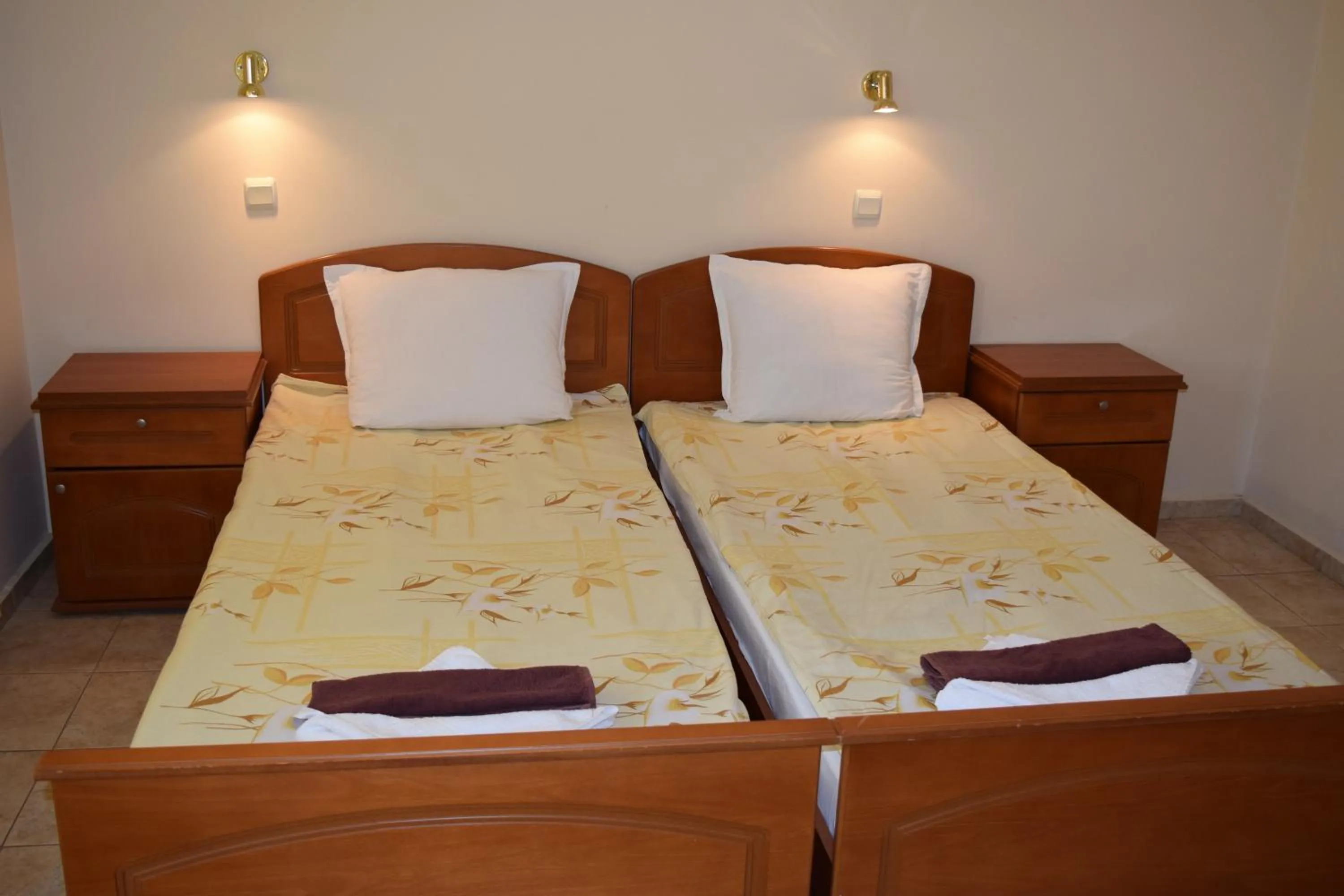 Shower, Bed in Family Hotel Chris