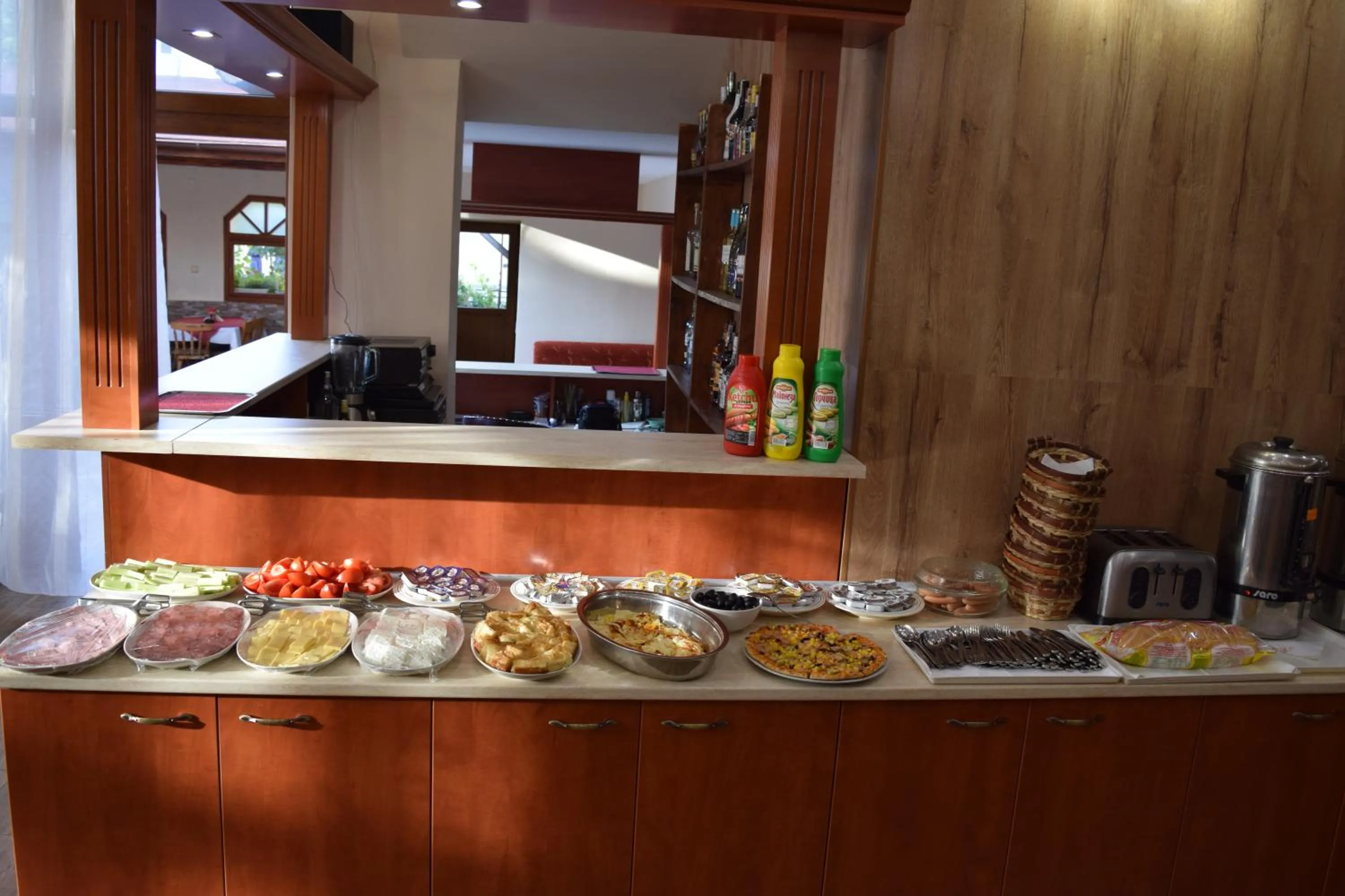 Restaurant/places to eat in Family Hotel Chris