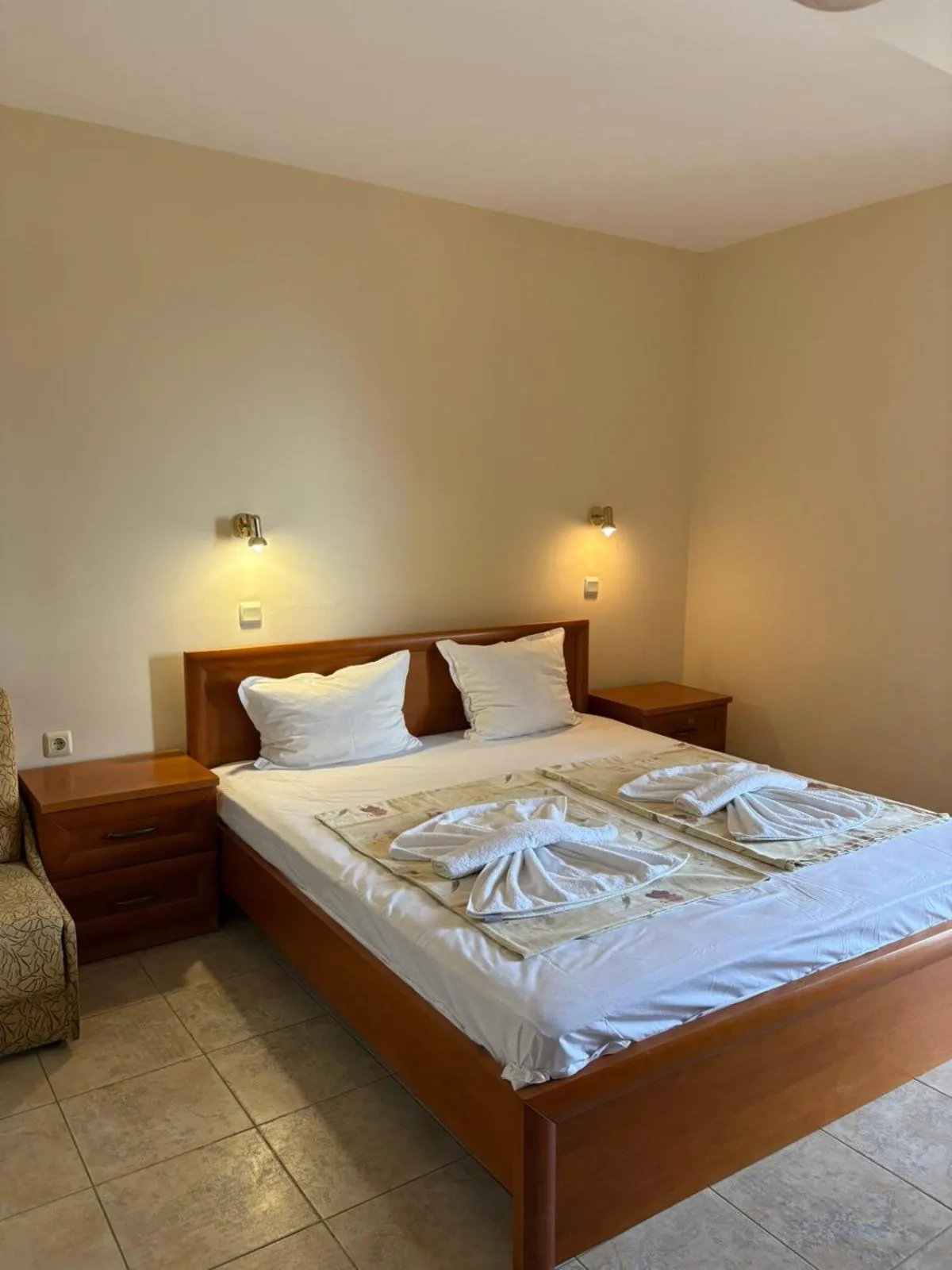 Bedroom, Bed in Family Hotel Chris