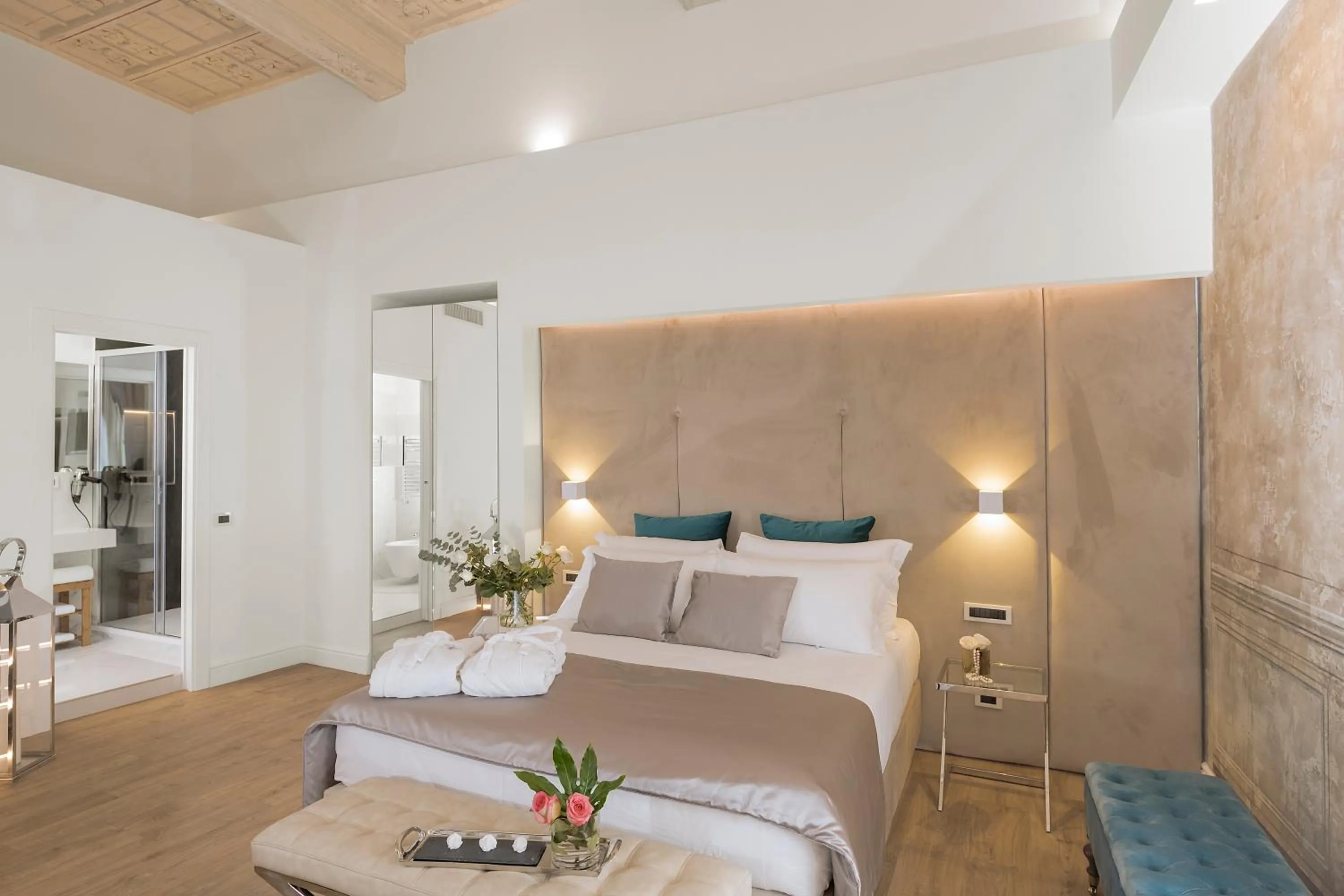 Bedroom, Bed in Navona Style