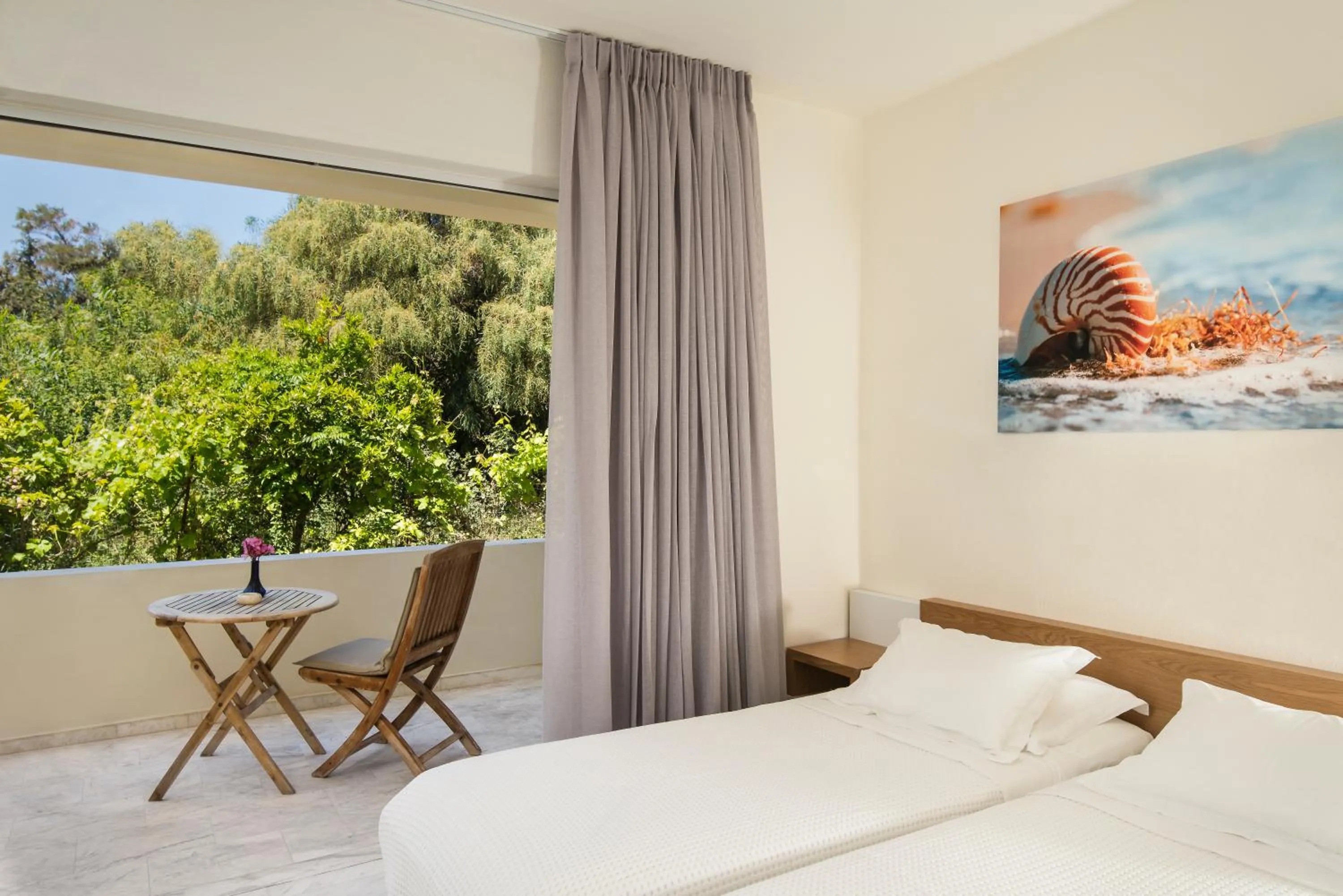 Photo of the whole room, Bed in Forum Suites