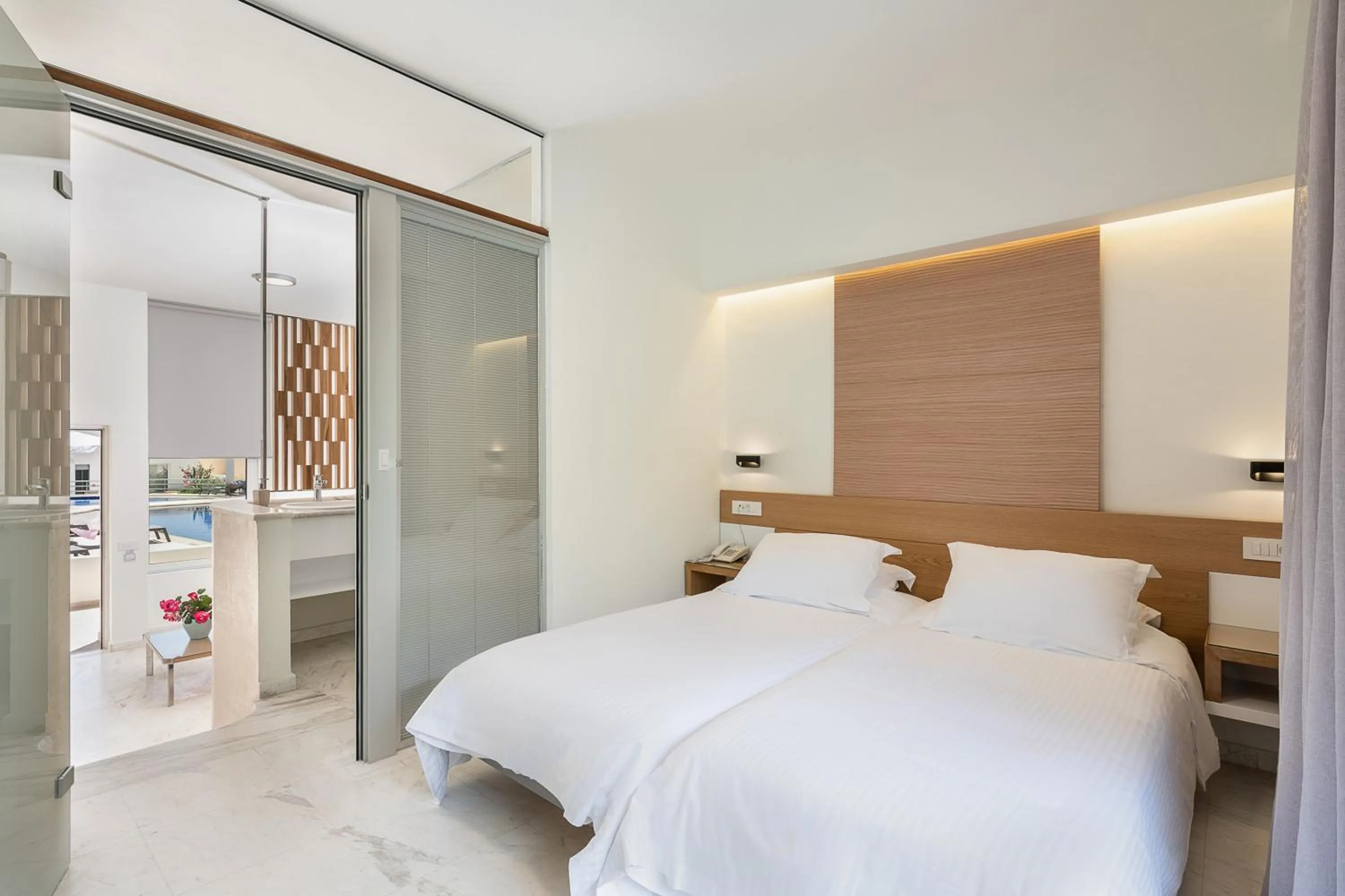 Bedroom, Bed in Forum Suites