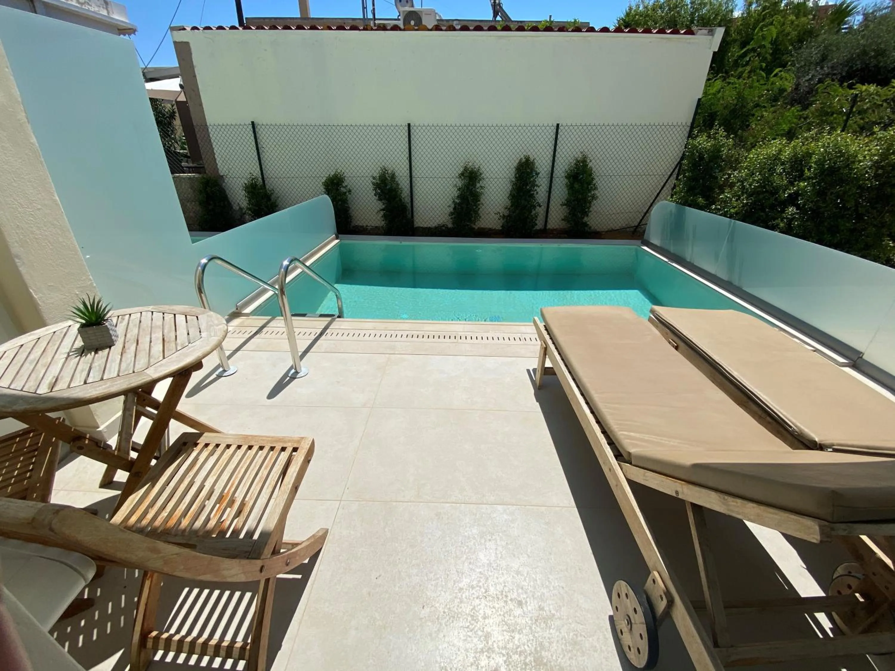 Swimming pool in Forum Suites