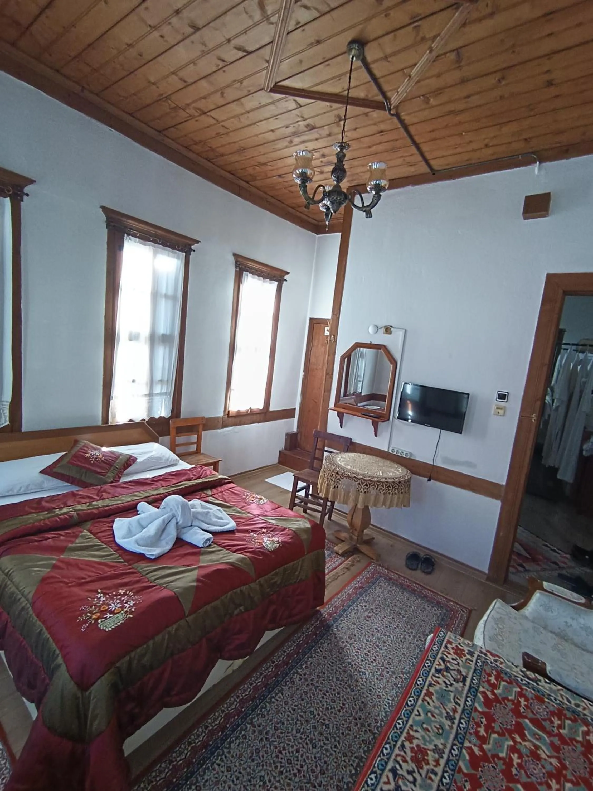 Photo of the whole room, Bed in Arifbey Konak Hotel