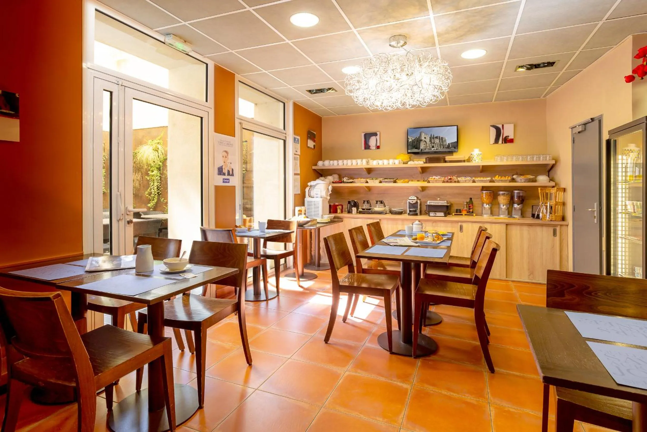 Restaurant/places to eat in Kyriad Avignon - Palais des Papes