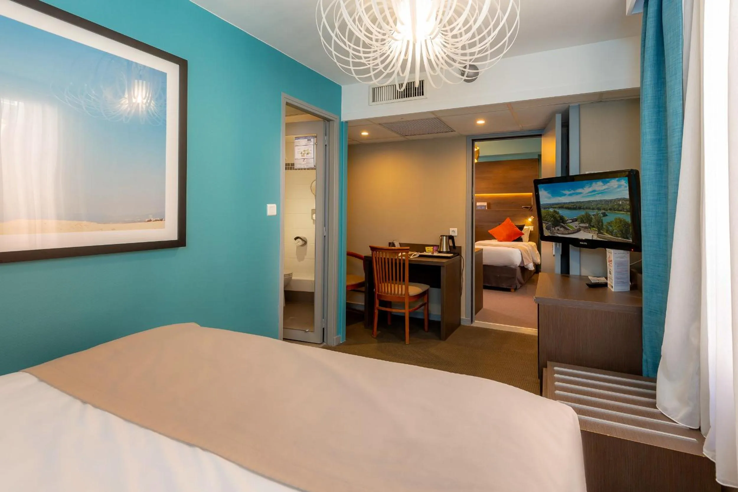 Photo of the whole room, Bed in Kyriad Avignon - Palais des Papes