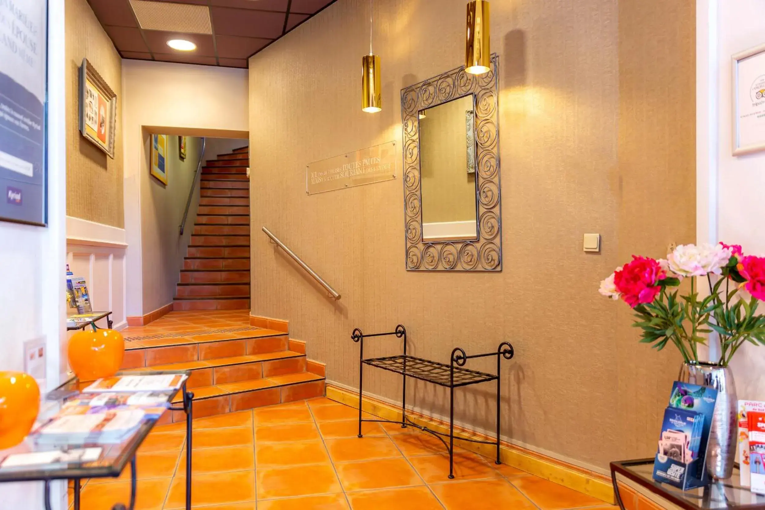Lobby or reception in Kyriad Avignon - Palais des Papes Lobby or reception in Kyriad Avignon - Palais des Papes