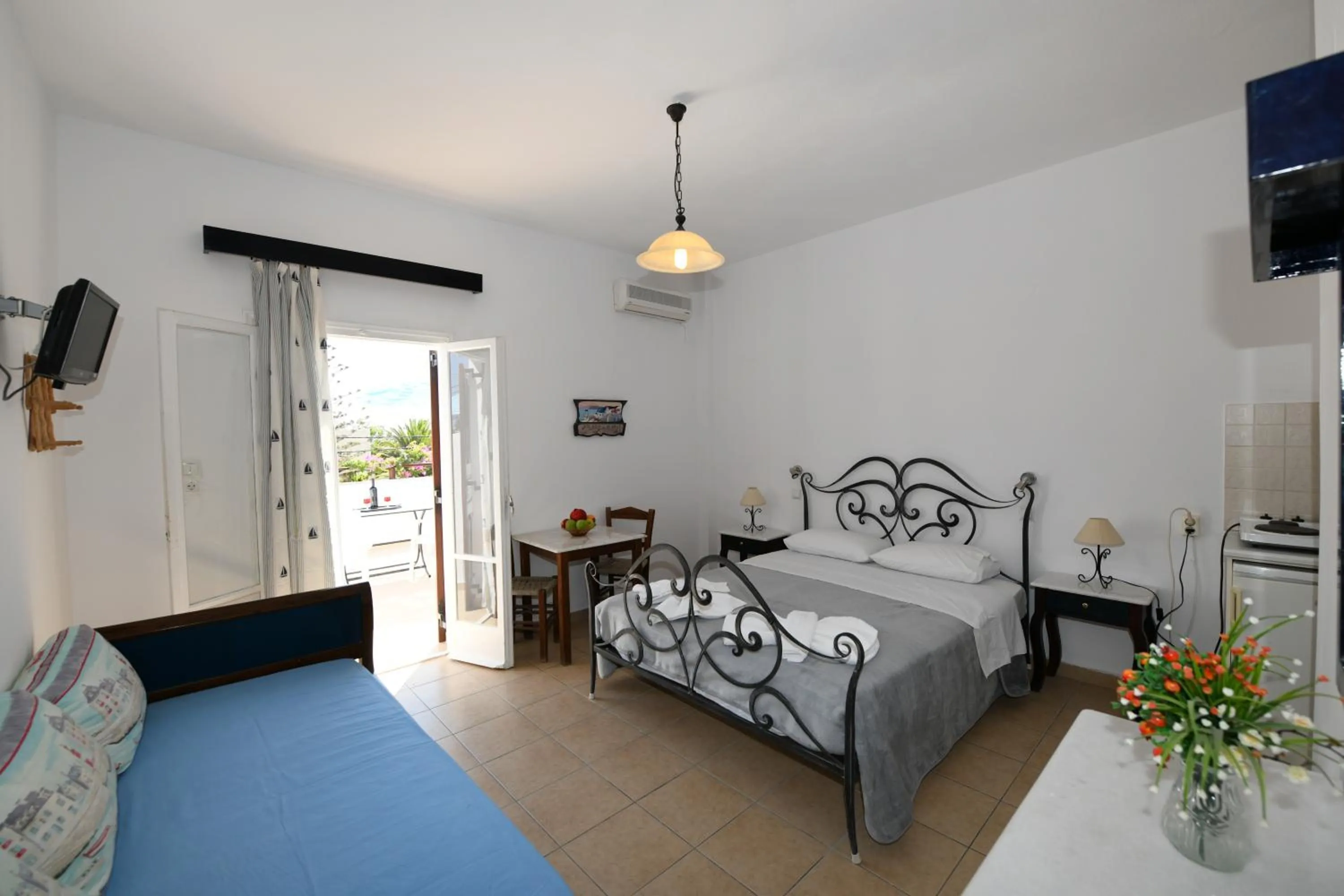 Photo of the whole room, Bed in Sunflower ApartHotel