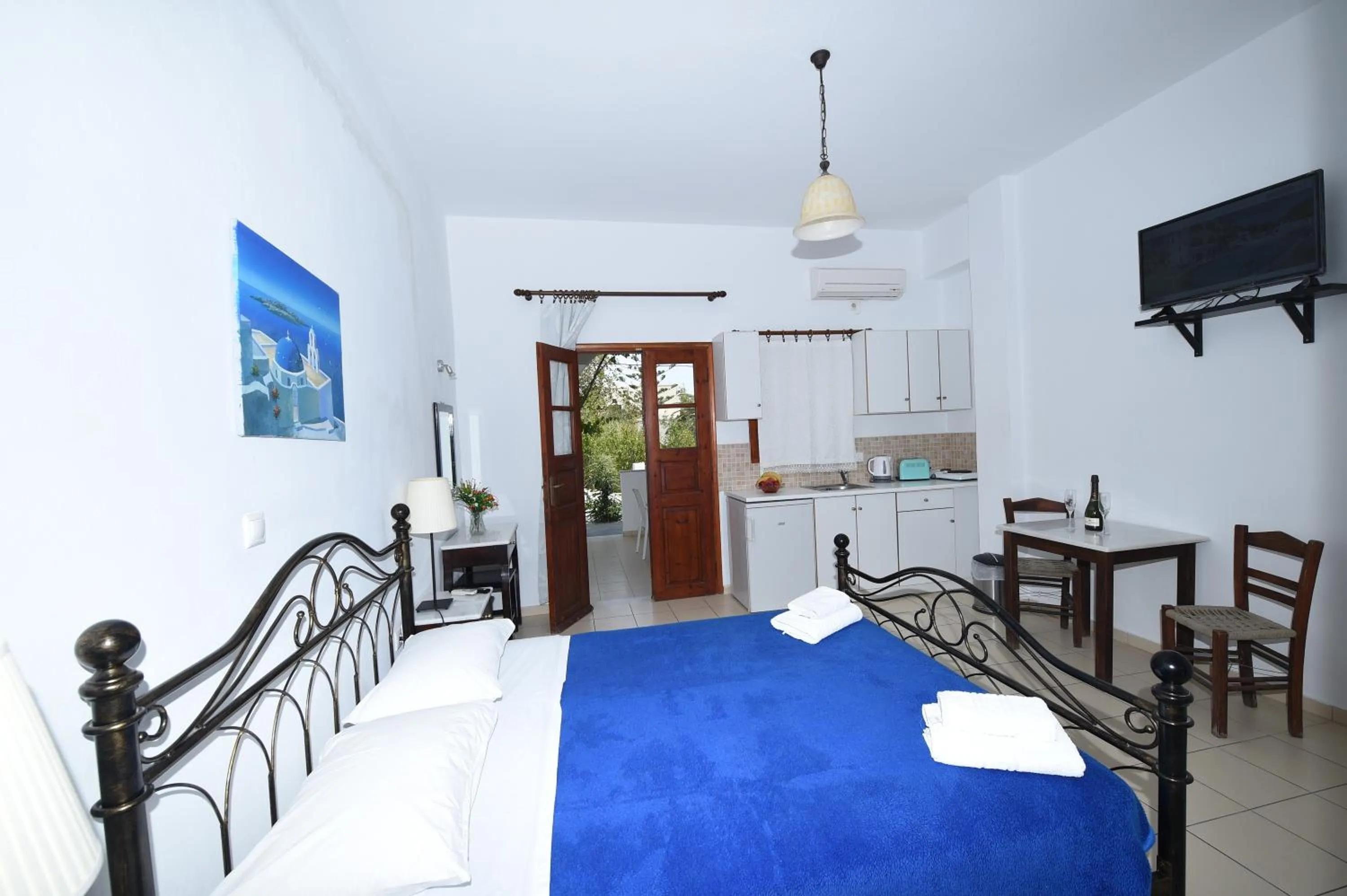 Bed in Sunflower ApartHotel