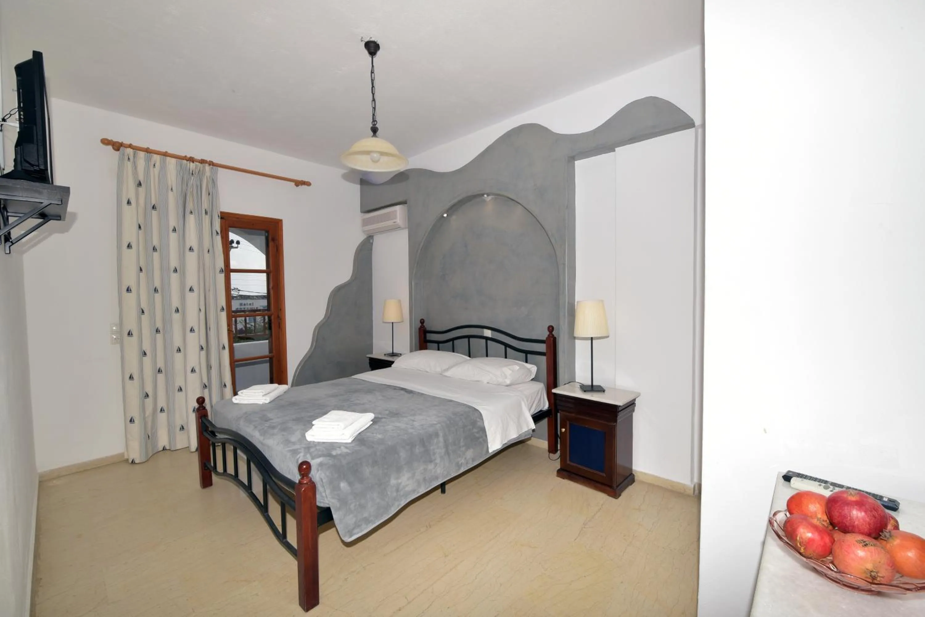 Bathroom, Bed in Sunflower ApartHotel