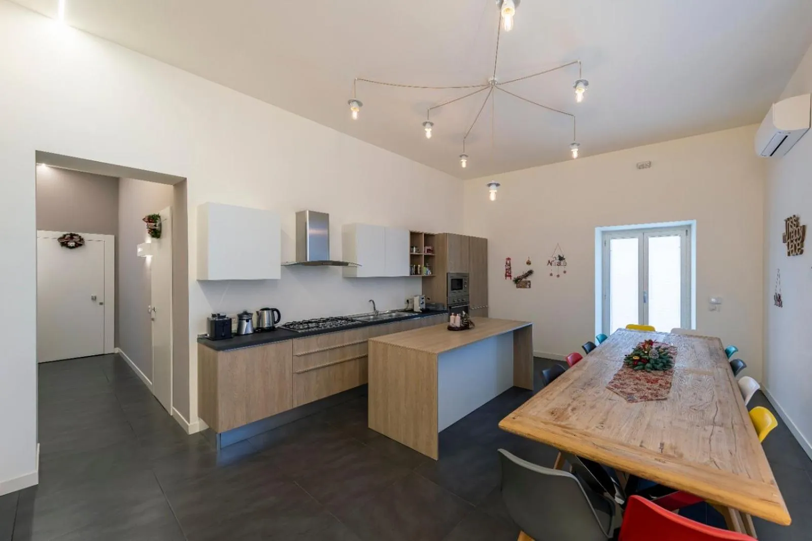 Communal kitchen in Napoli Squares Suites