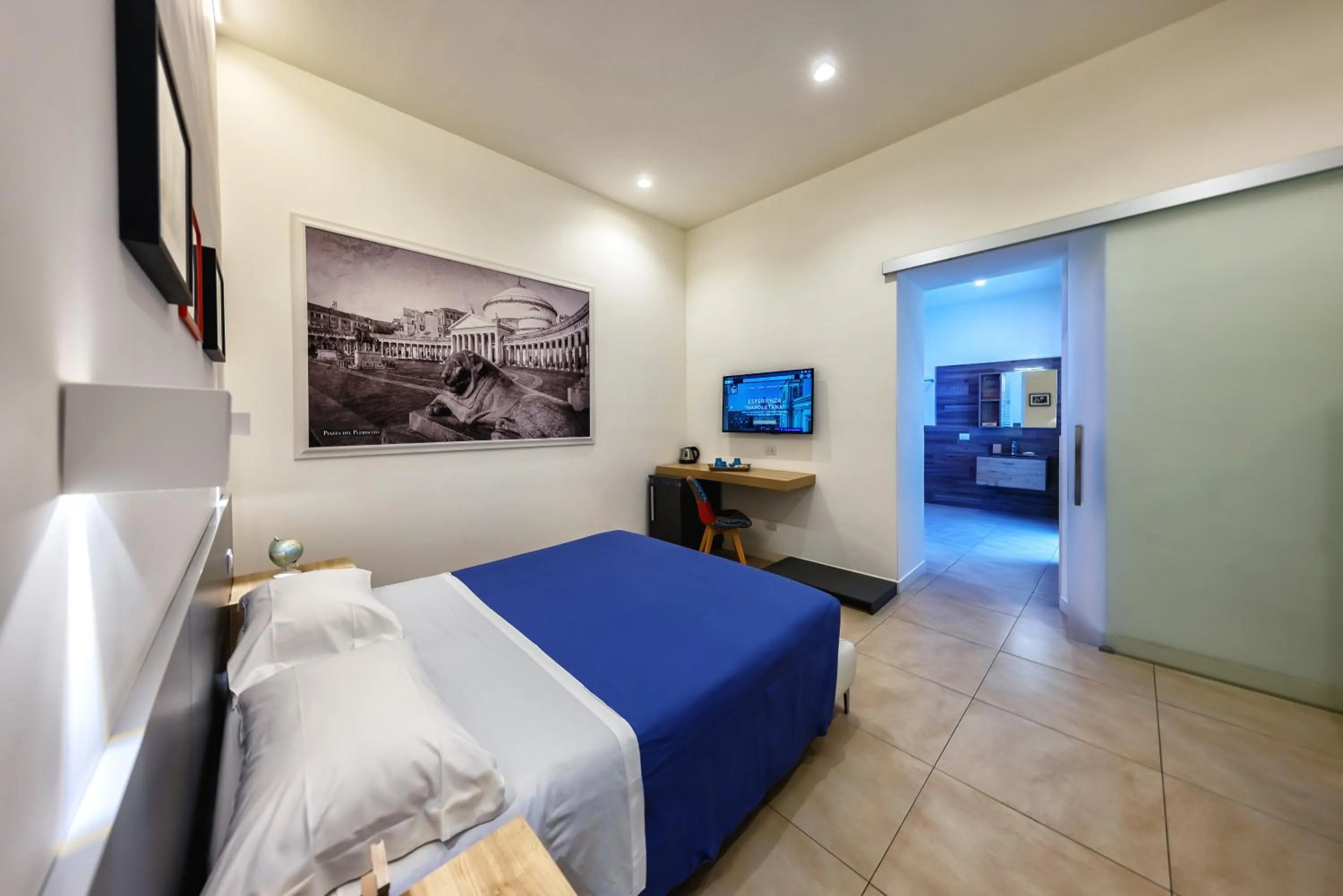 Bedroom, Bed in Napoli Squares Suites
