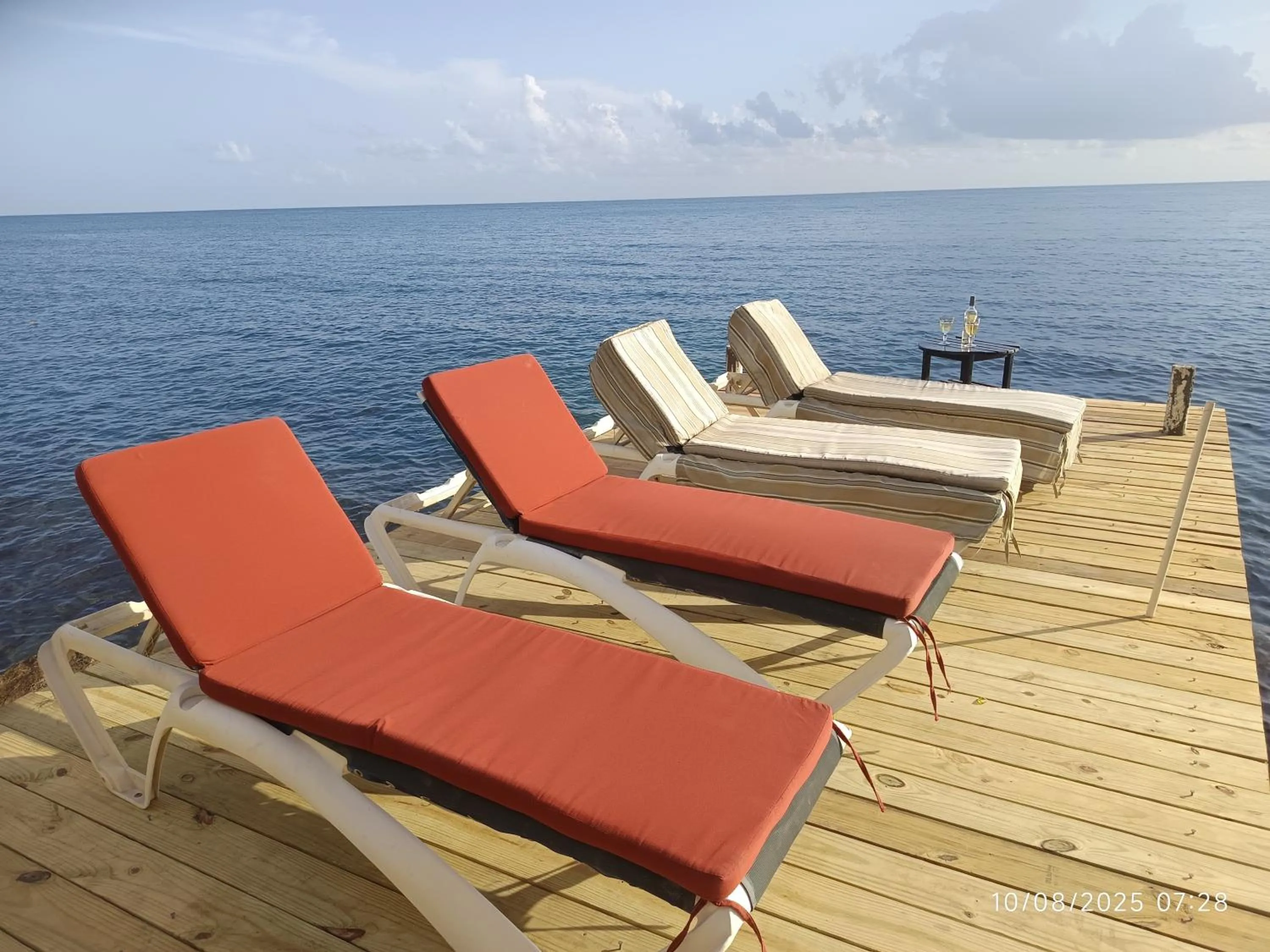 Shipwatcher Studio w/Mezzanine