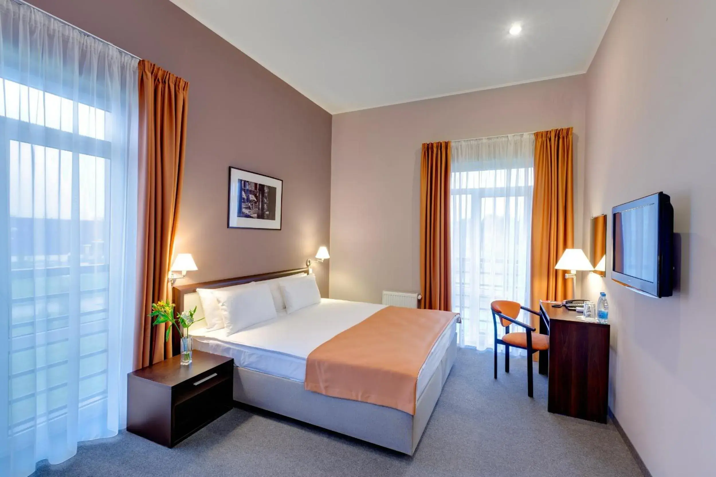 Photo of the whole room, Bed in Lviv Ramada Hotel Photo of the whole room, Bed in Lviv Ramada Hotel