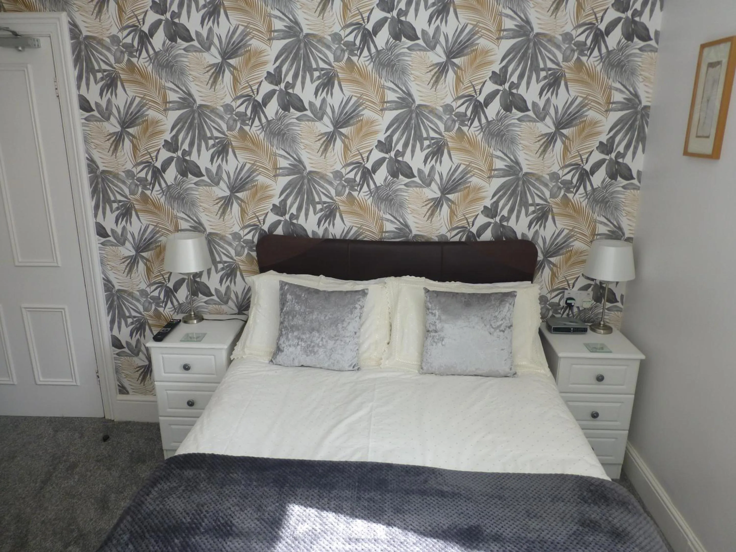 Bedroom, Bed in Bryn Derwen Guest House