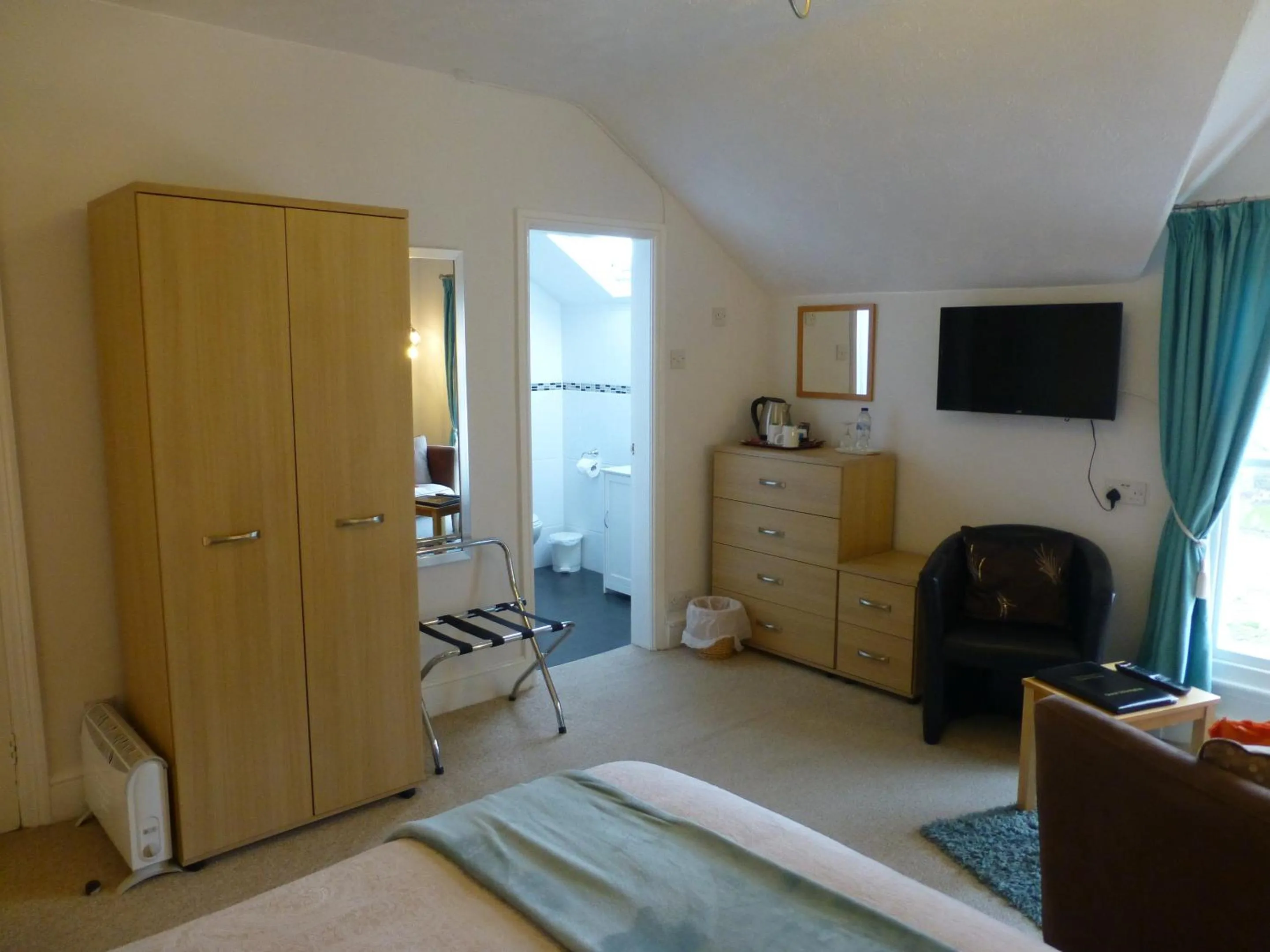 Bedroom, Bed in Bryn Derwen Guest House
