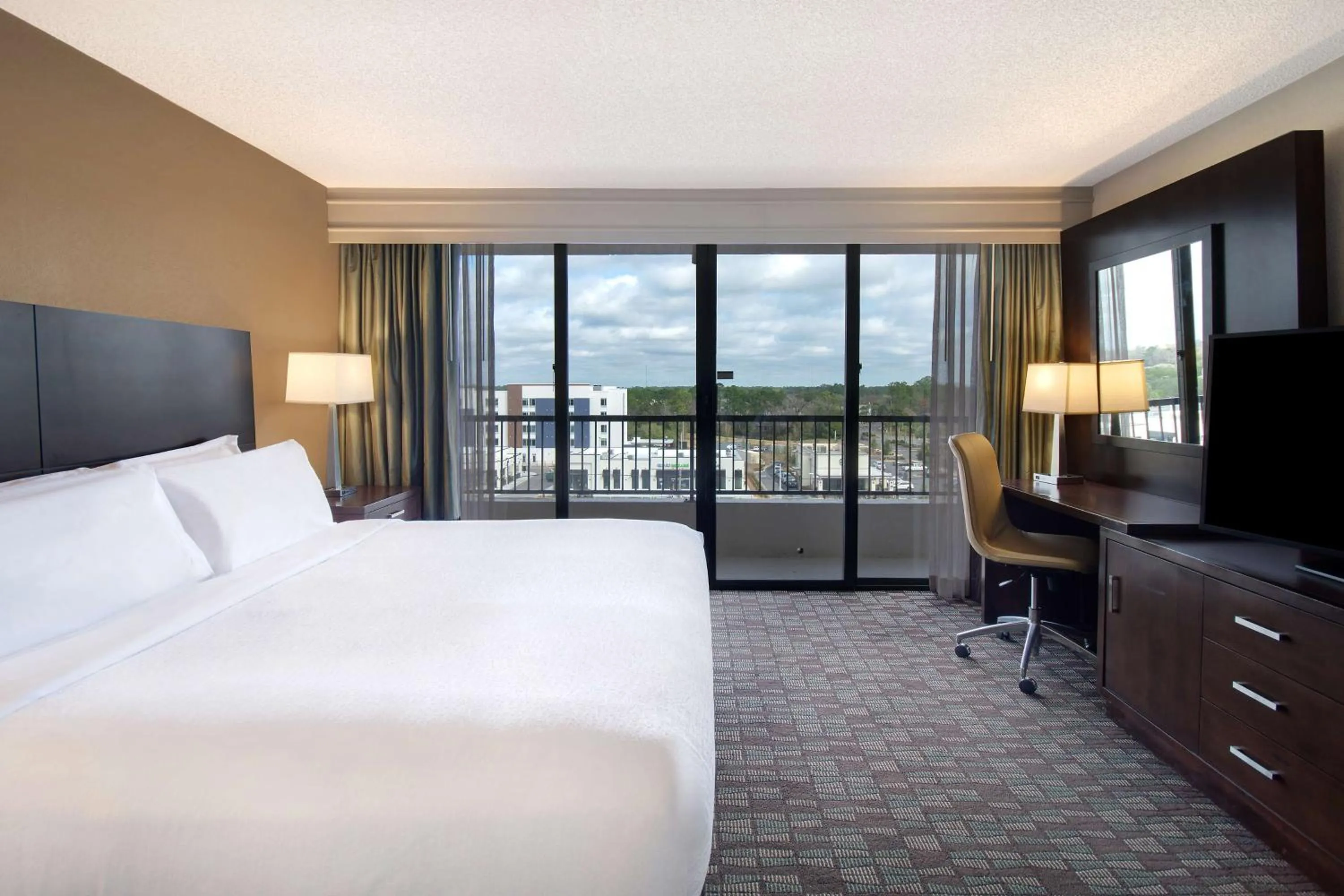 Bedroom, Bed in Embassy Suites by Hilton Jacksonville Baymeadows