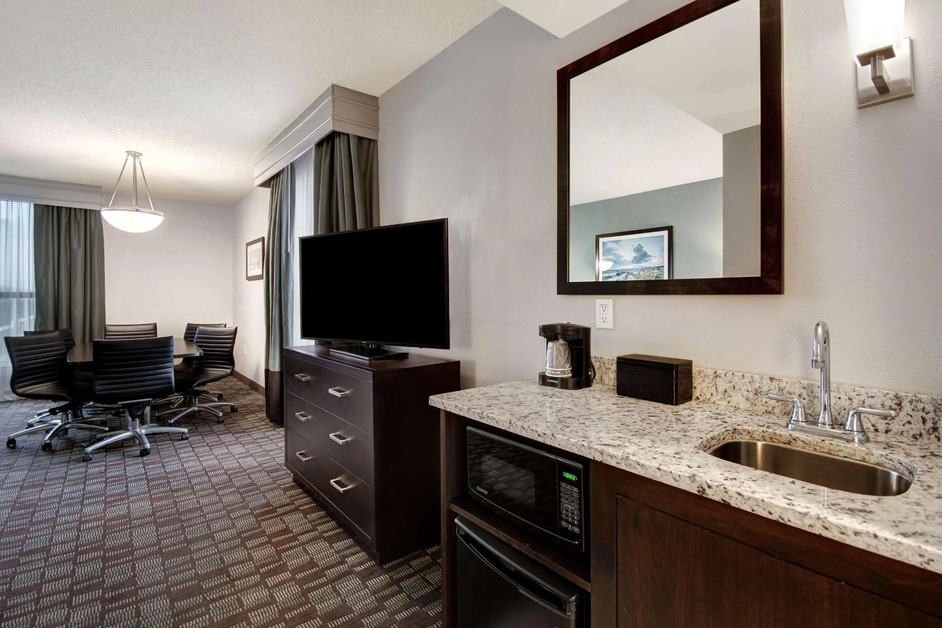 Bedroom in Embassy Suites by Hilton Jacksonville Baymeadows