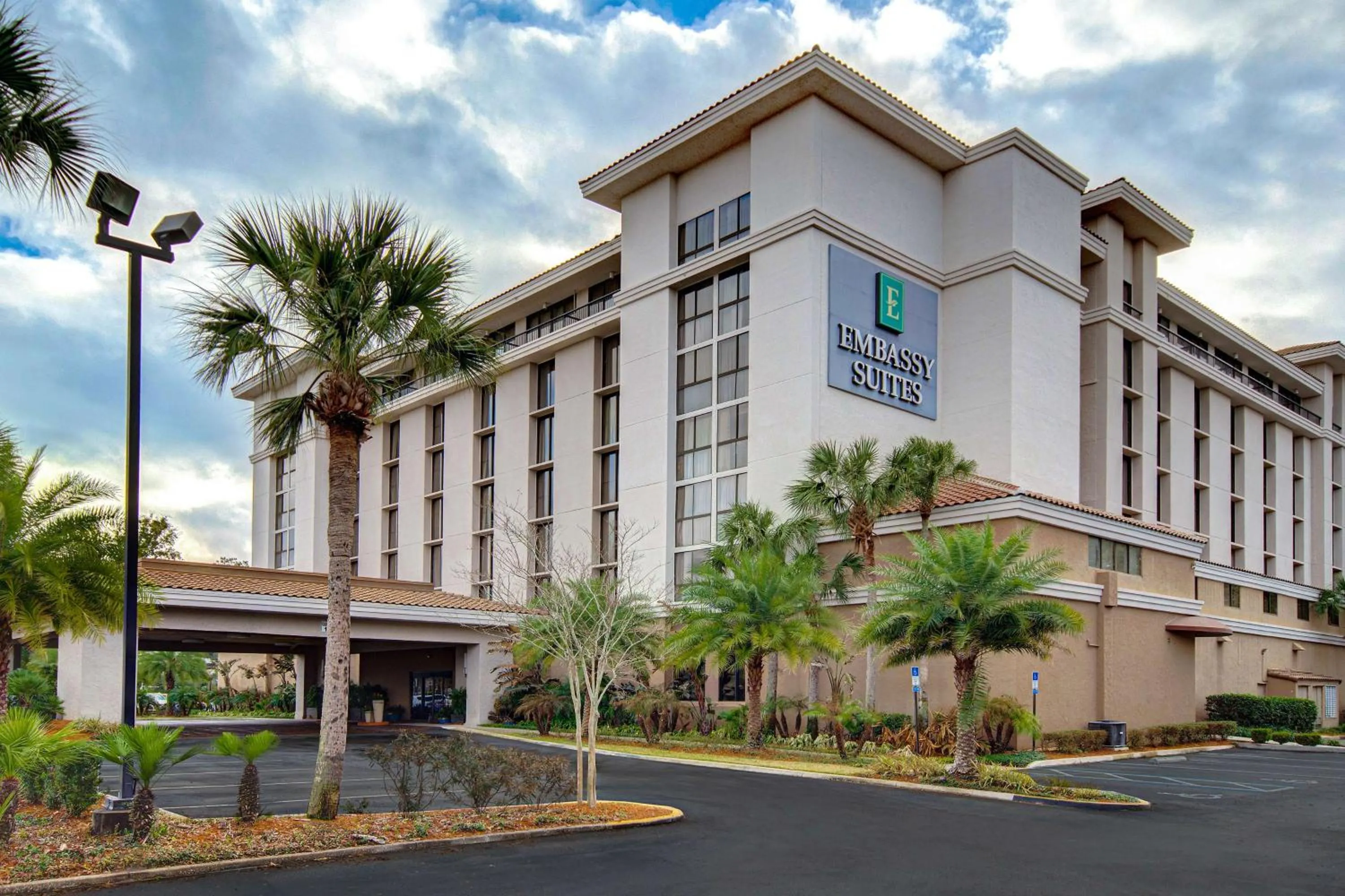 Property building in Embassy Suites by Hilton Jacksonville Baymeadows
